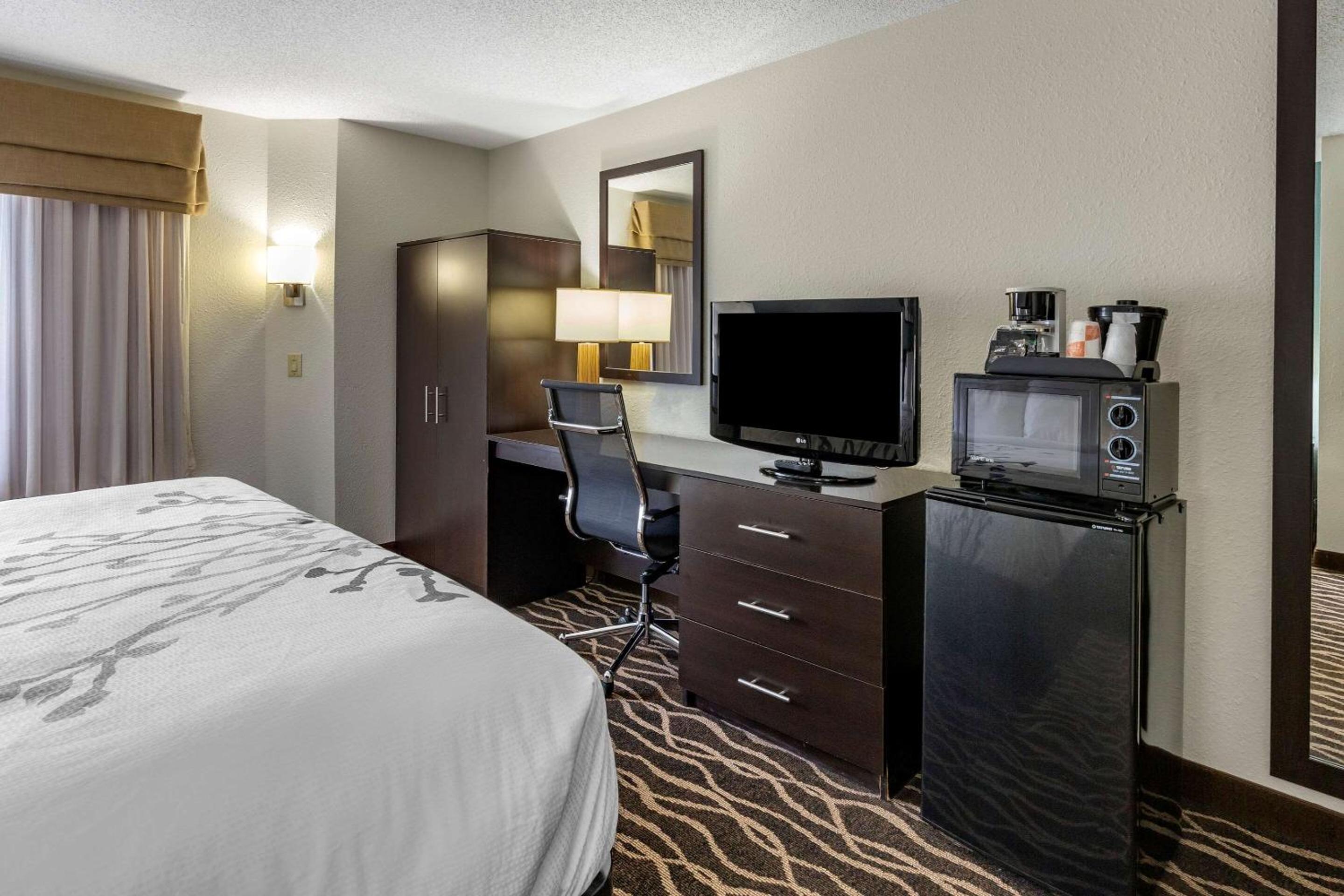 Queen Room - Accessible/Nonsmoking photo 1