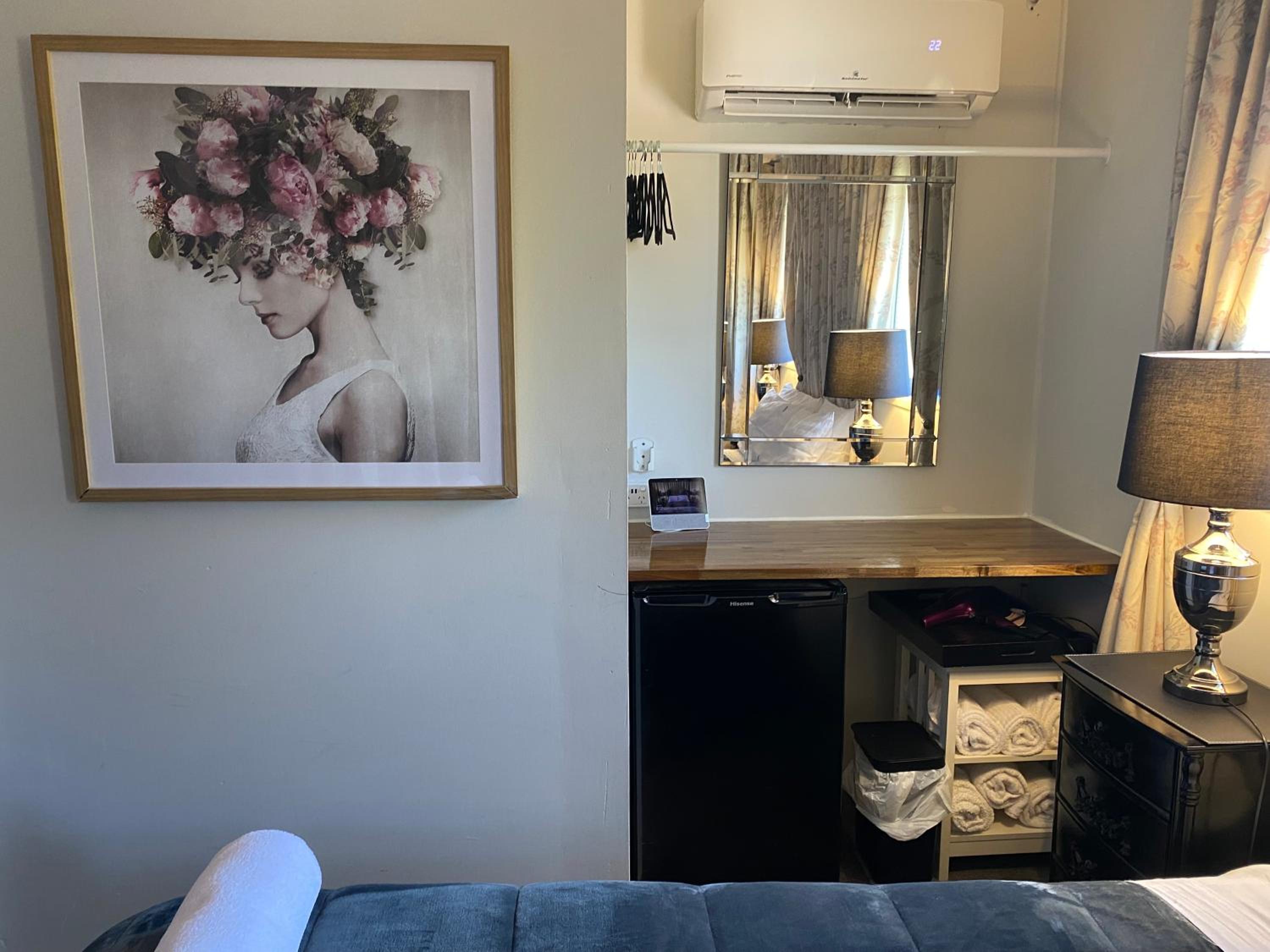 Budget Double Room photo 2
