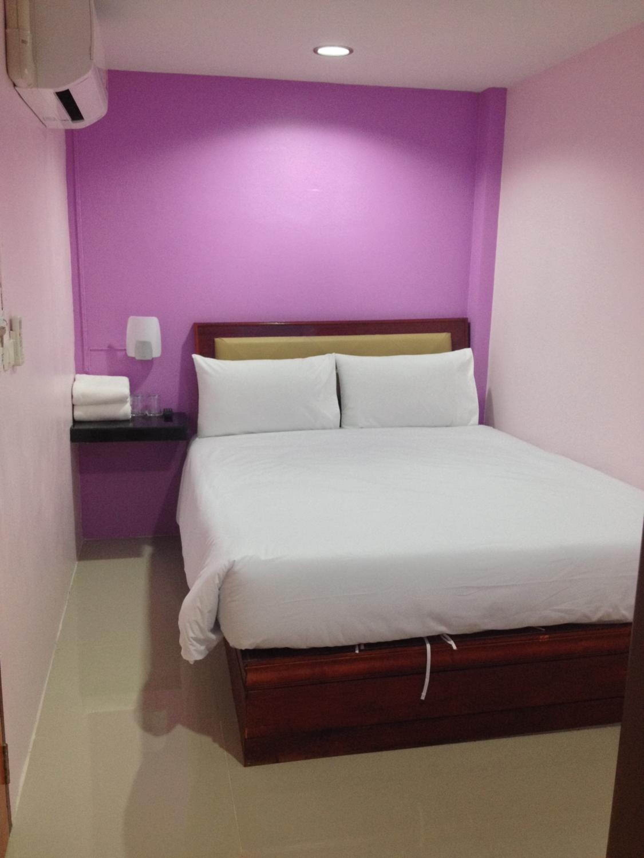 Economy Single Room With Private Bathroom - No Window photo 3