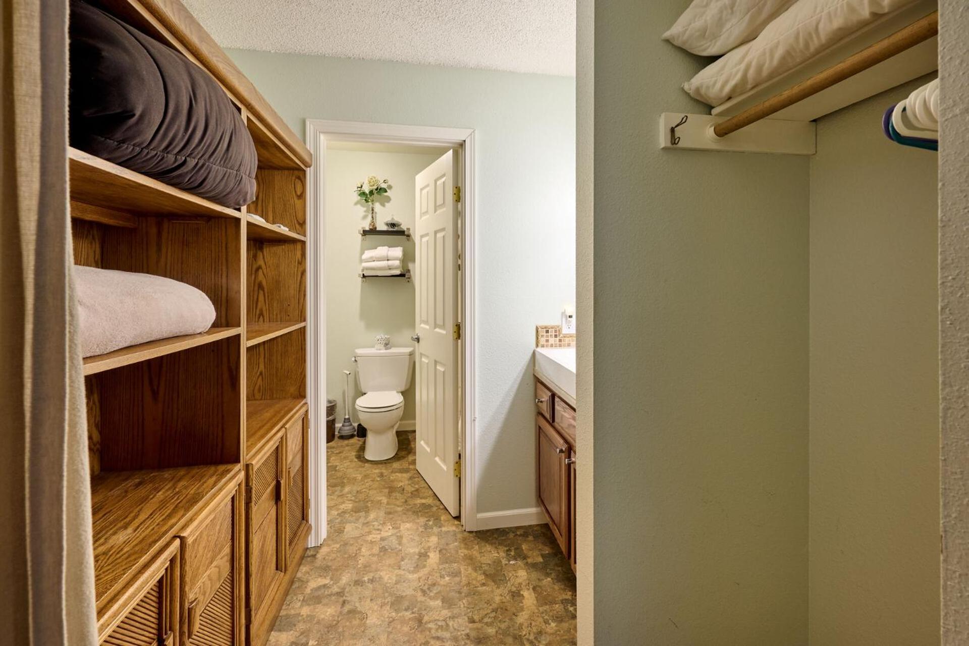 King Suite - No Pets photo 3