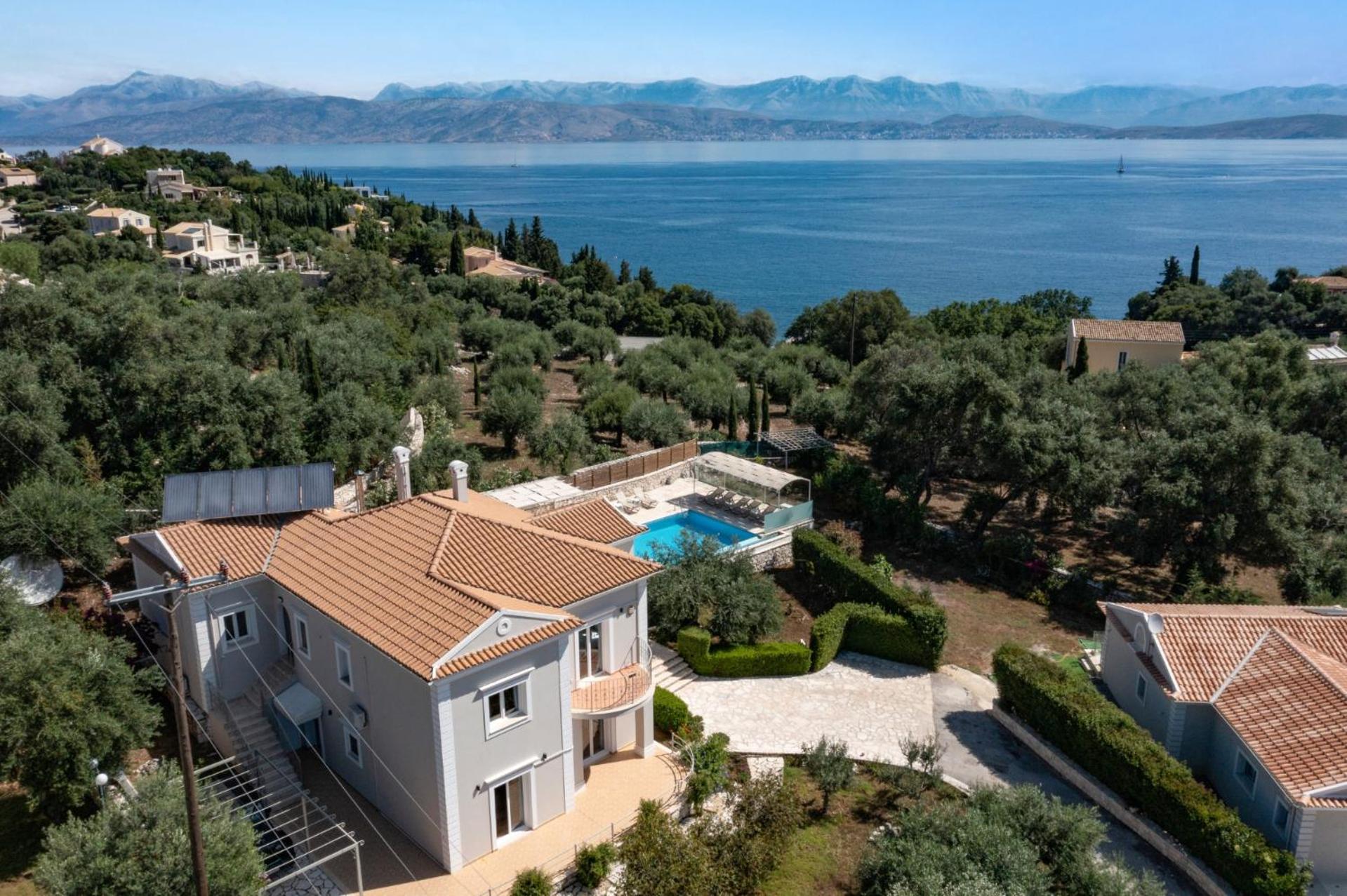 Villa photo 2