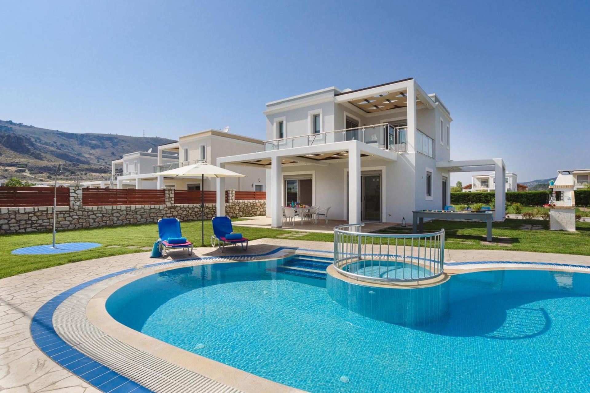 Three-Bedroom Villa photo 2