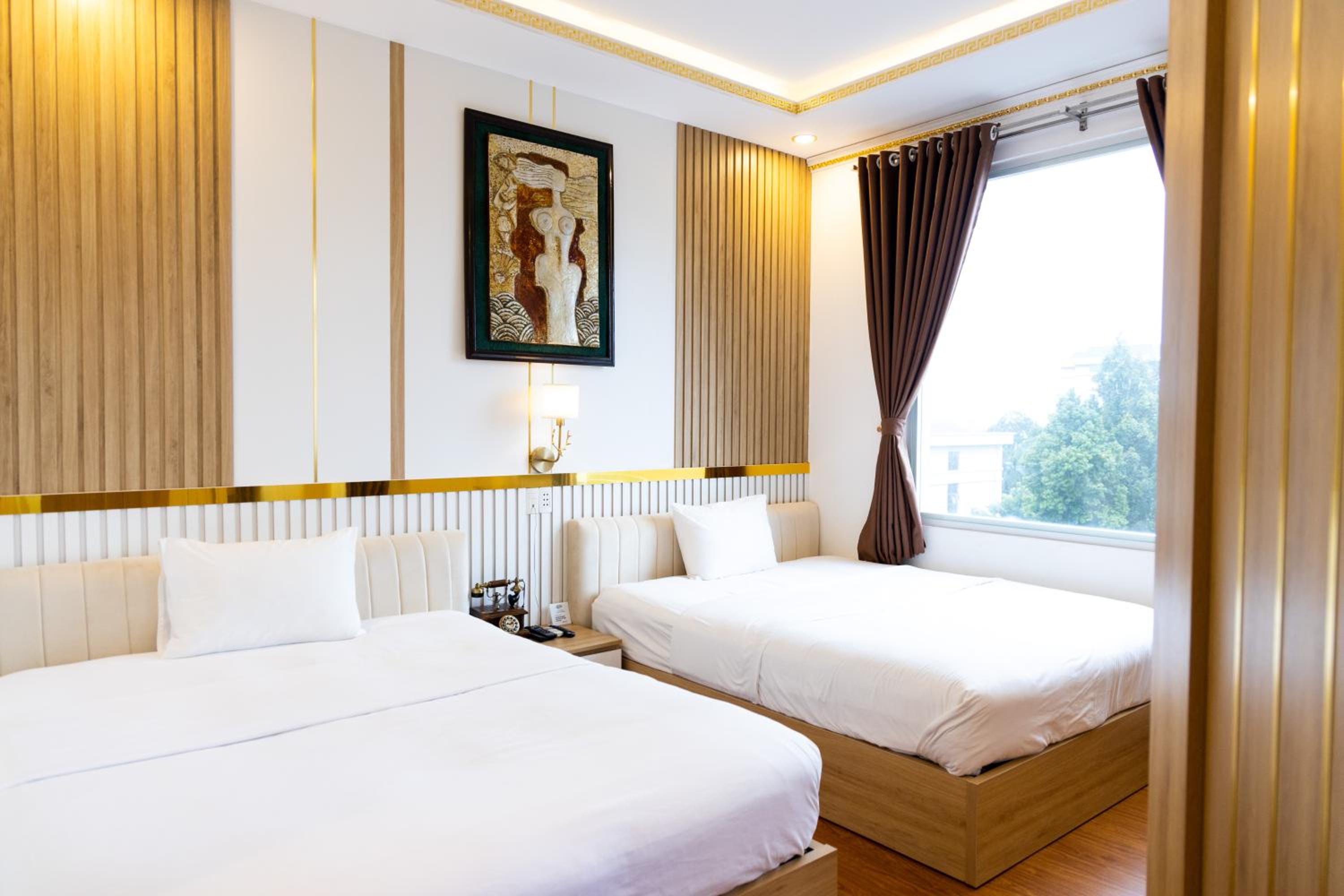 King Room with Two King Beds photo 1