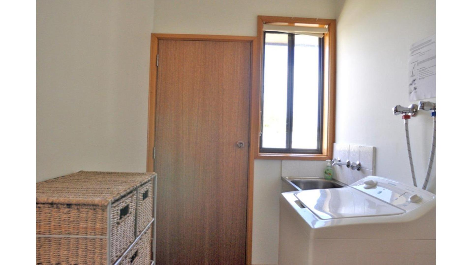 Three-Bedroom House photo 3