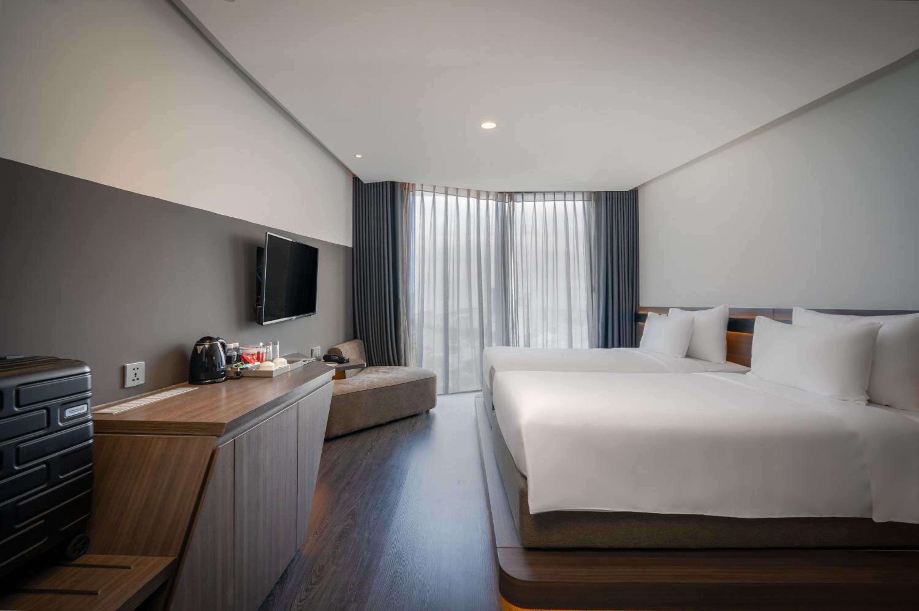 Deluxe Double or Twin Room with City View - Photo 1