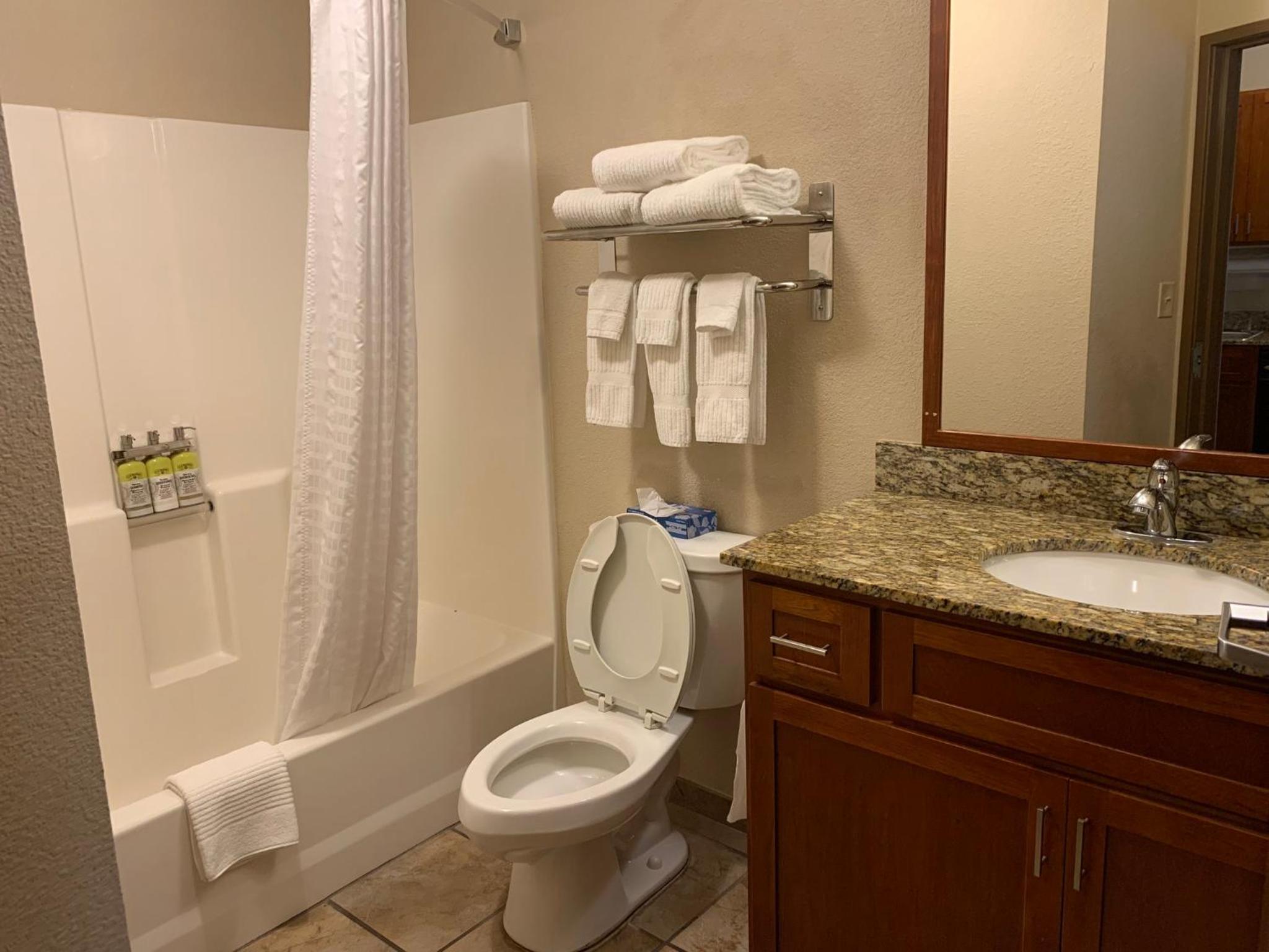 Queen Studio Suite - Photo 2