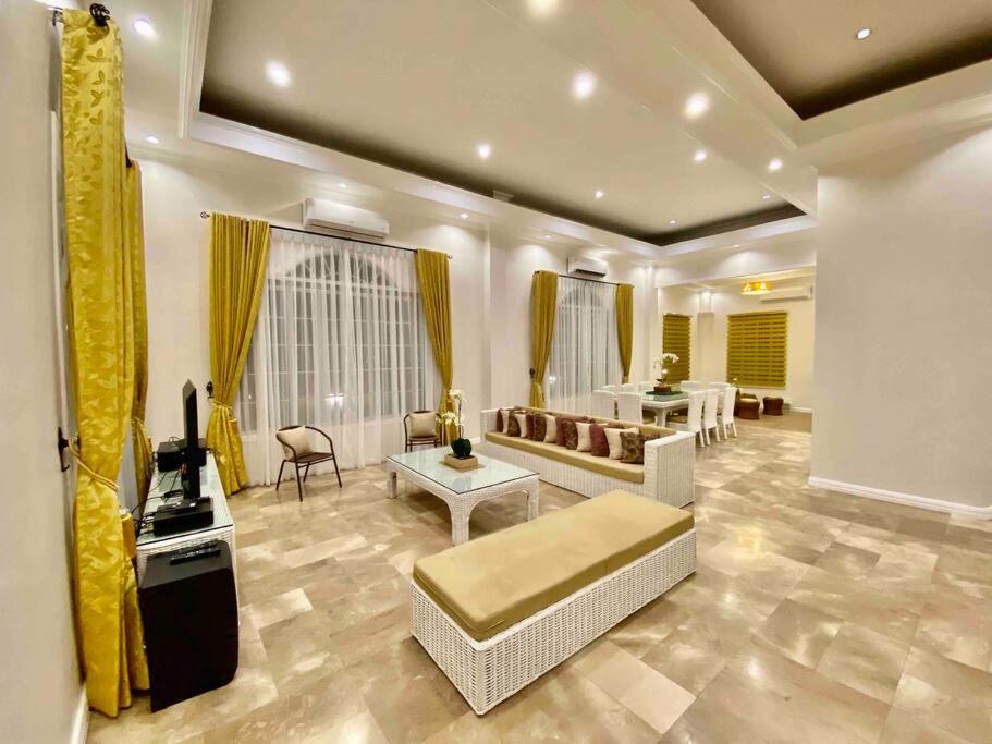 Villa photo 1