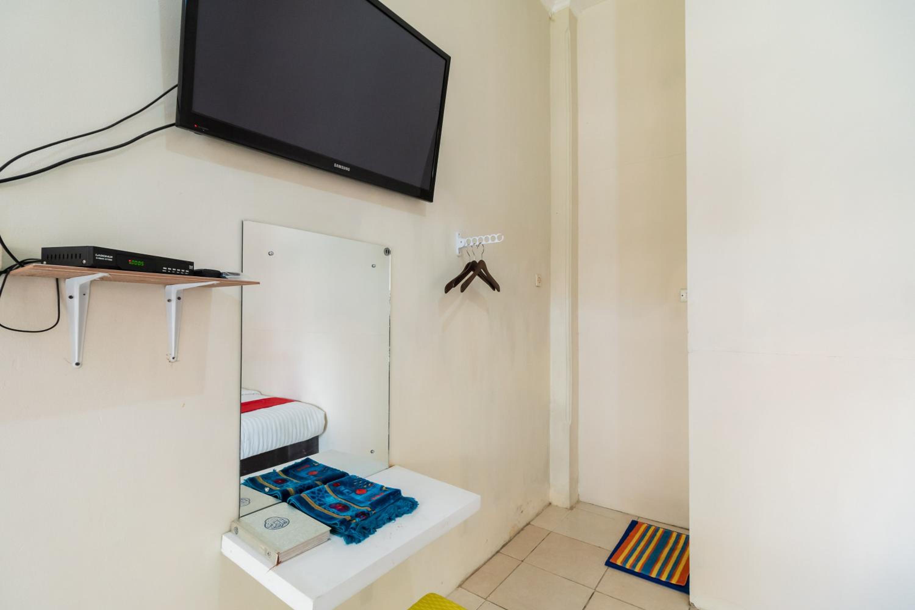 Standard Double Room - Photo 7