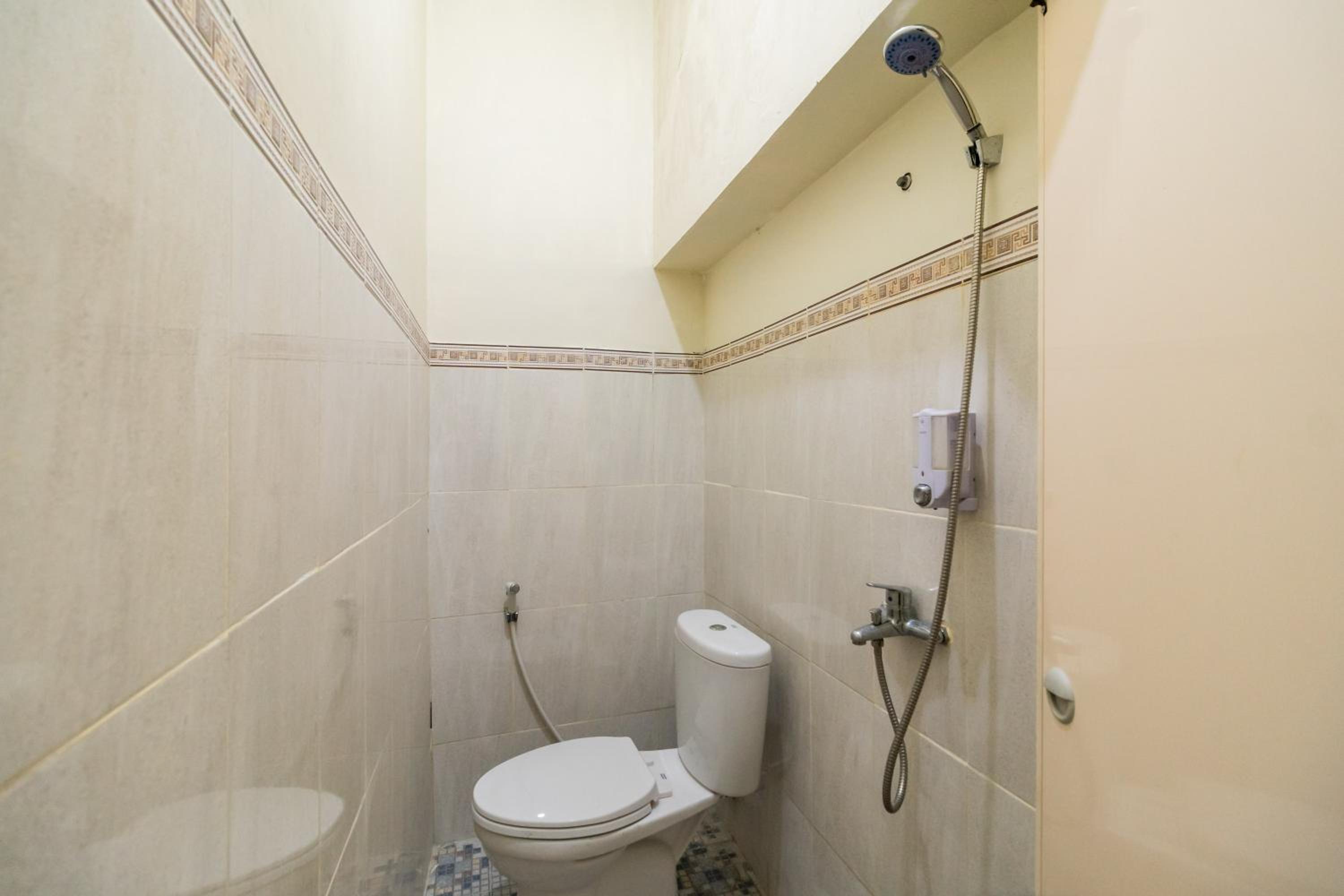 Standard Double Room - Photo 3