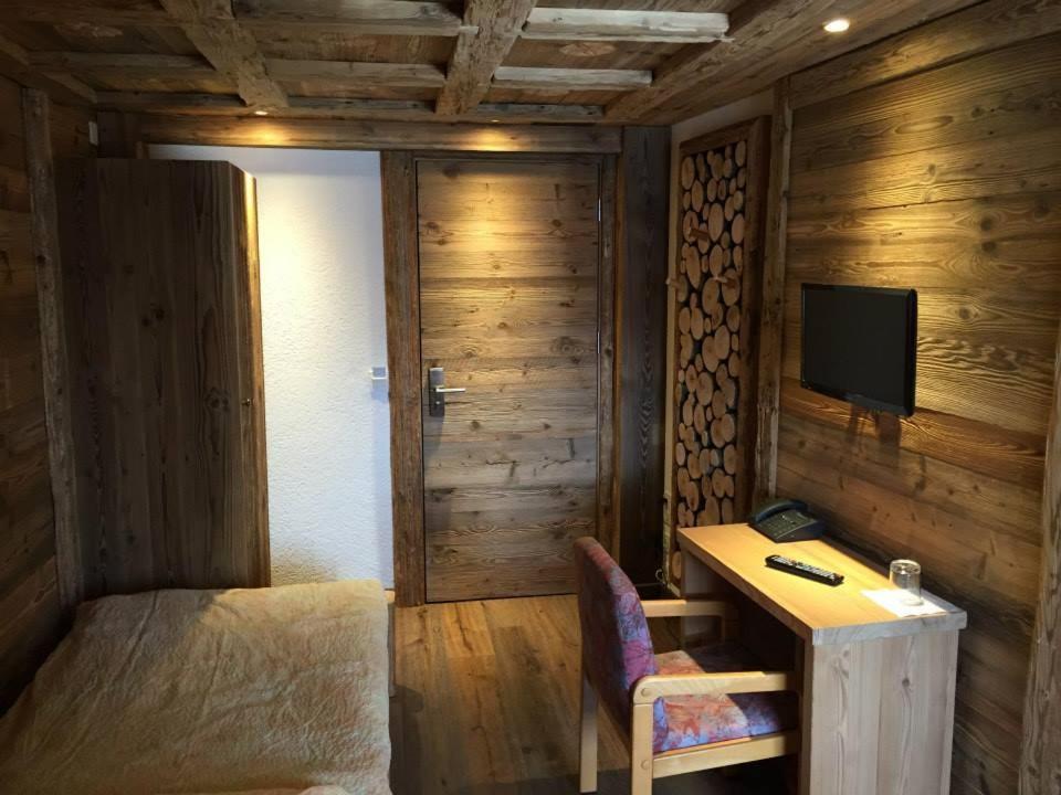 Standard Single Room with Balcony and Mountain View photo 1