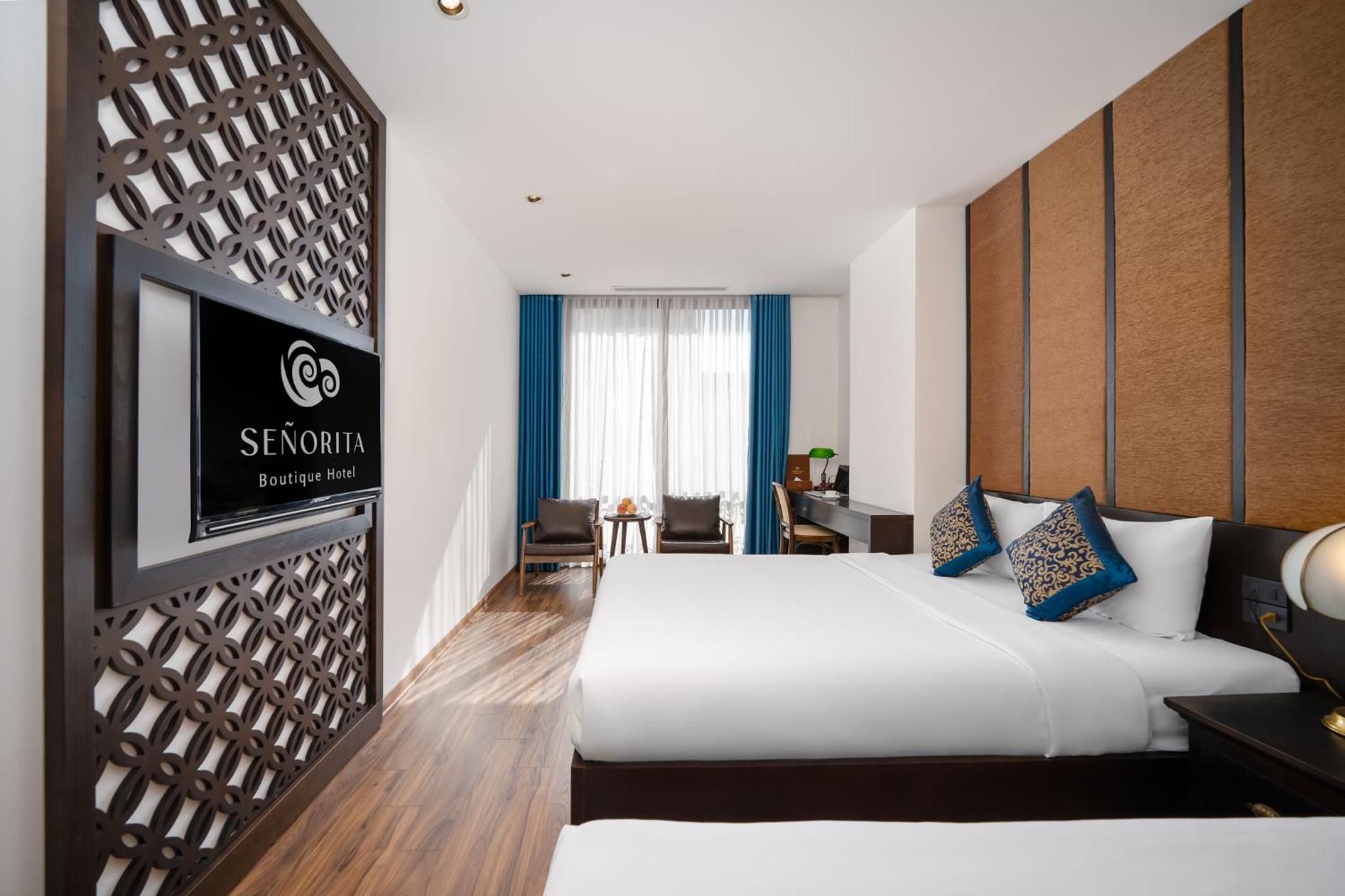 Deluxe Triple Room with Balcony - Photo 2