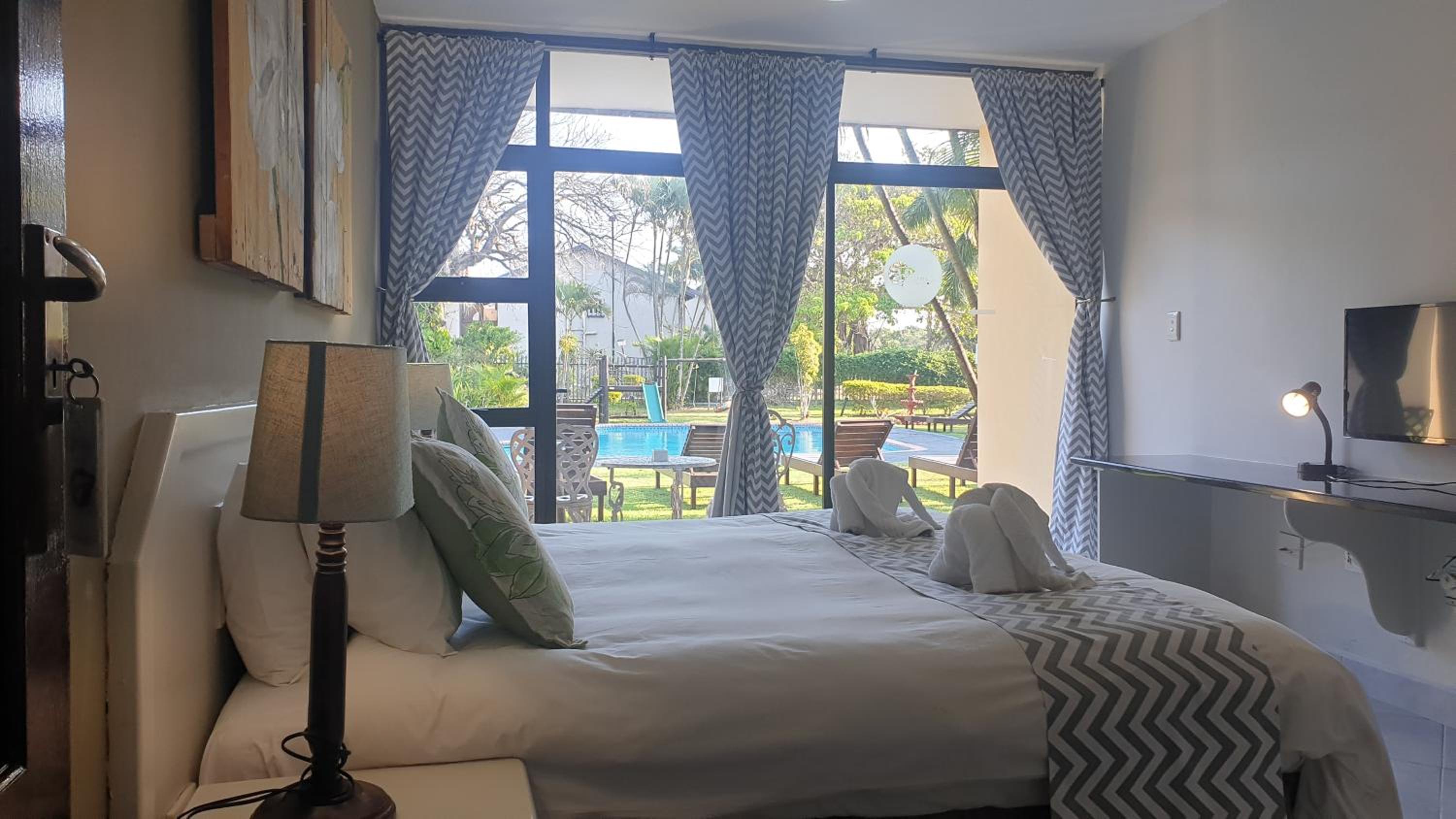King Room with Patio photo 3