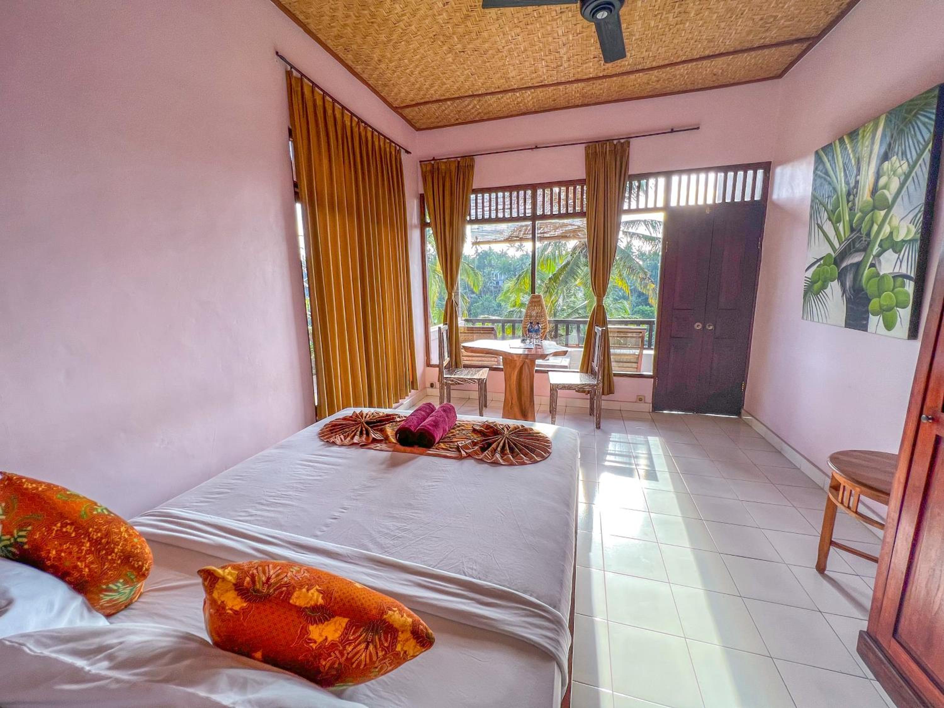 Double Room with Balcony - Photo 8