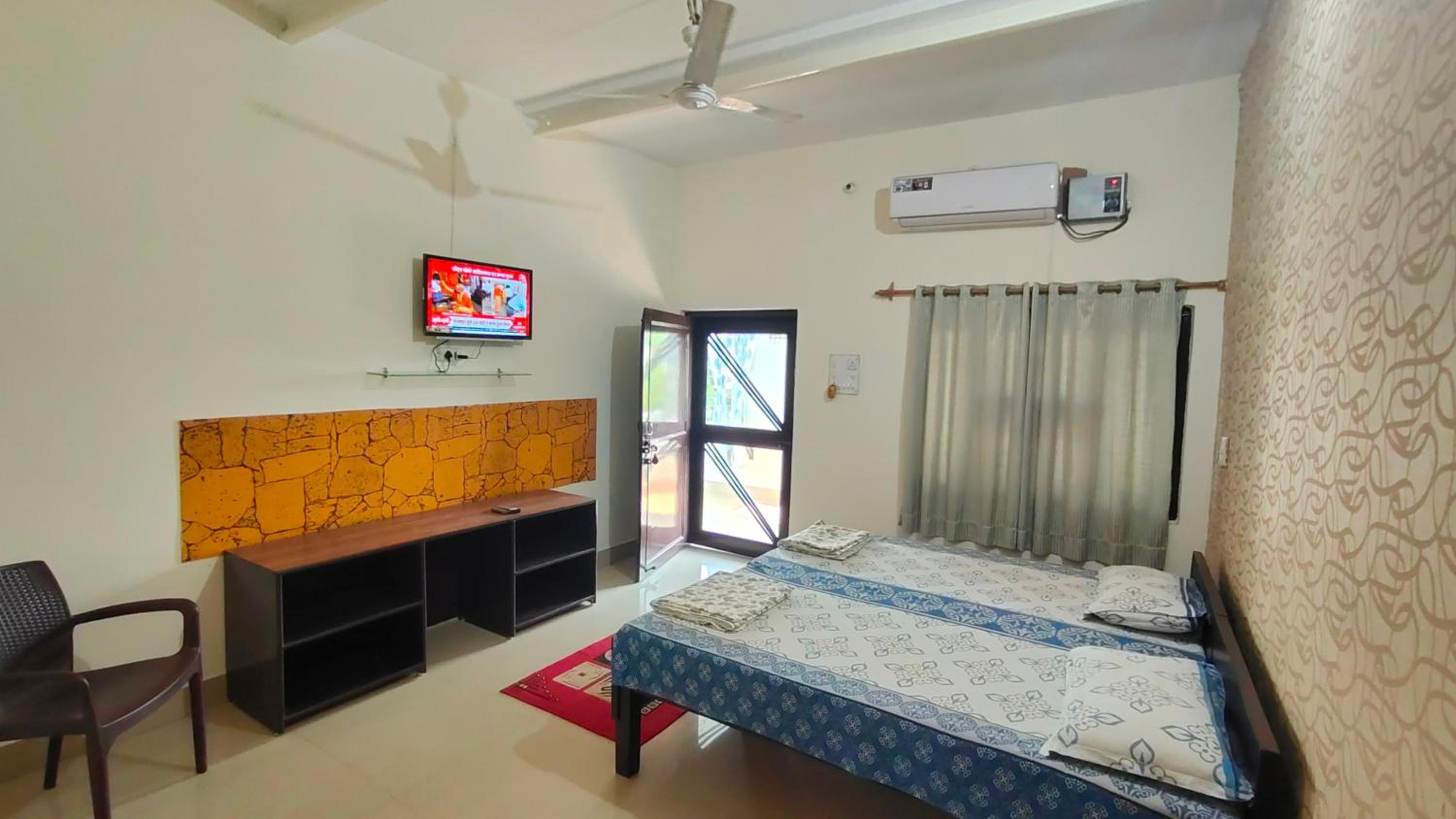 Double or Twin Room with Bathroom photo 3