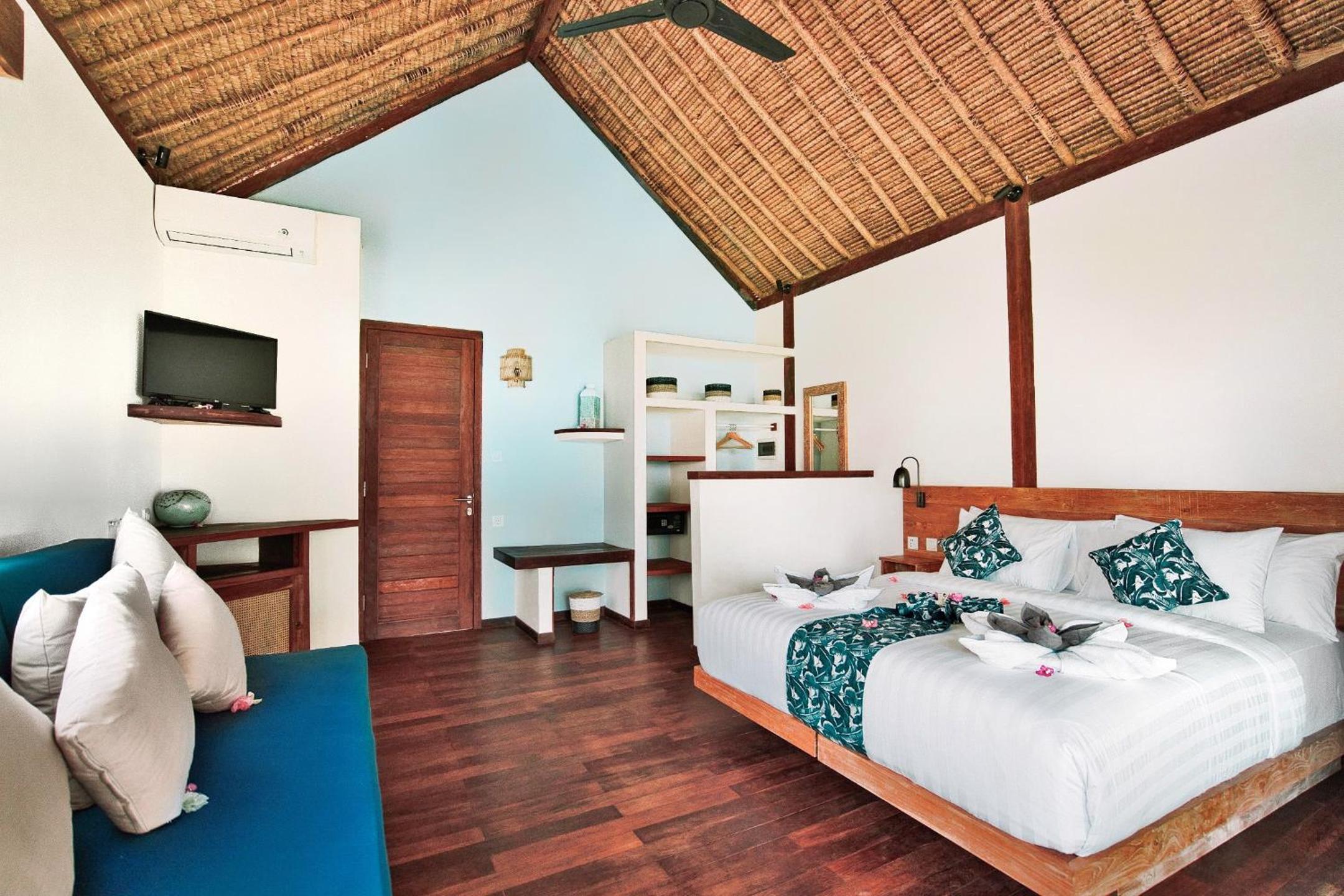 Superior Bungalow - Photo 12
