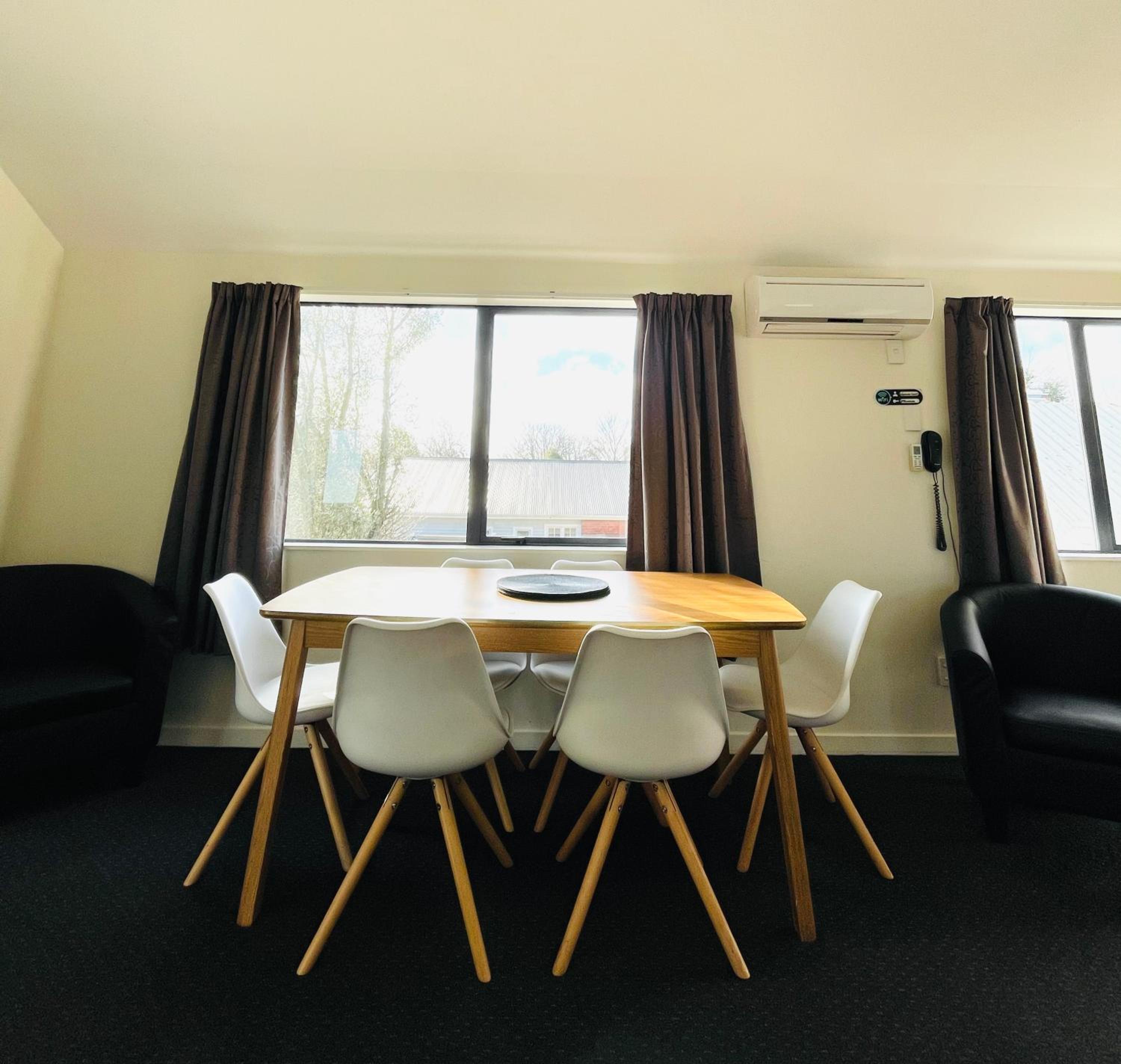 Large Three-Bedroom Apartment - Photo 11