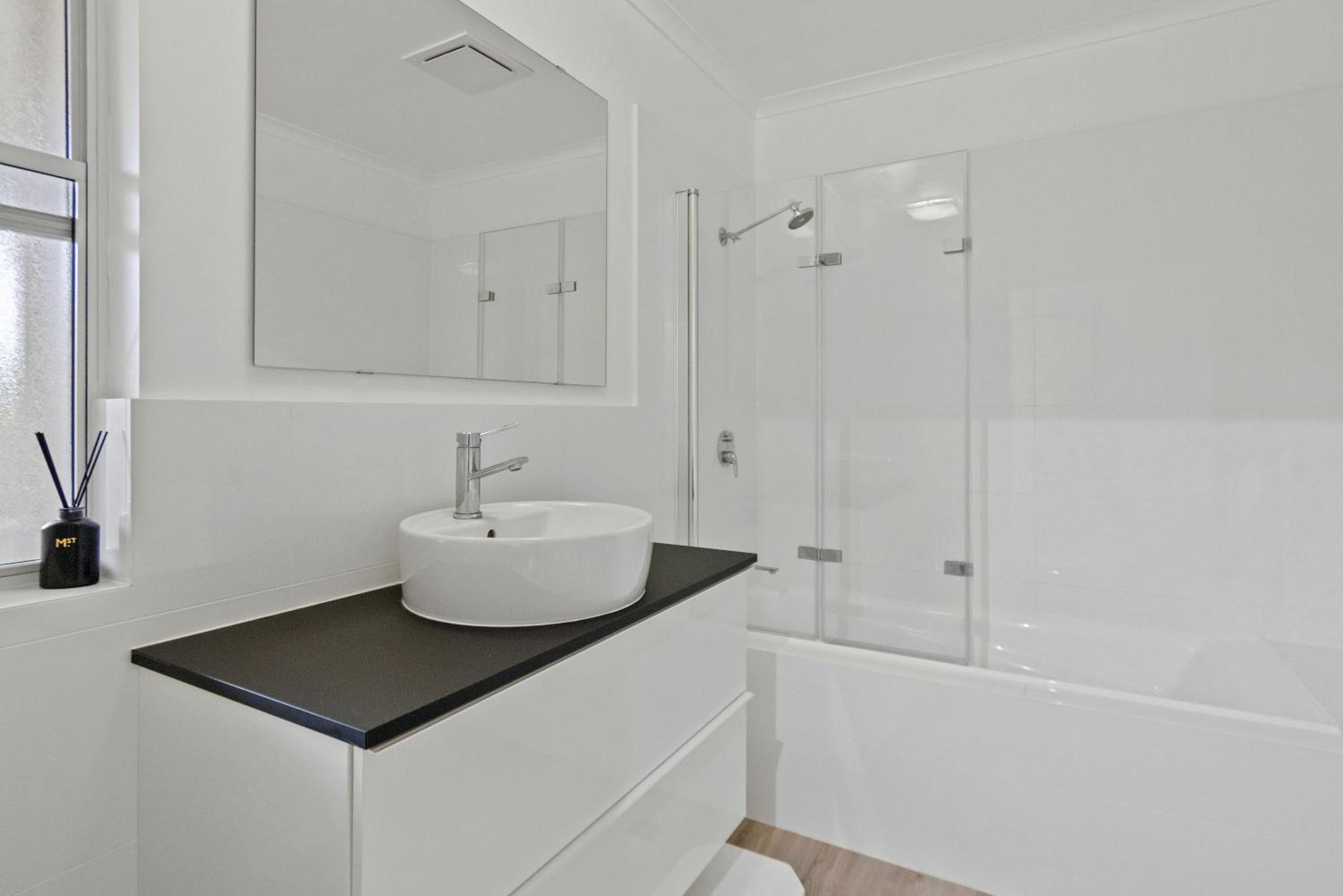 Two-Bedroom Superior Queen Apartment - Photo 3