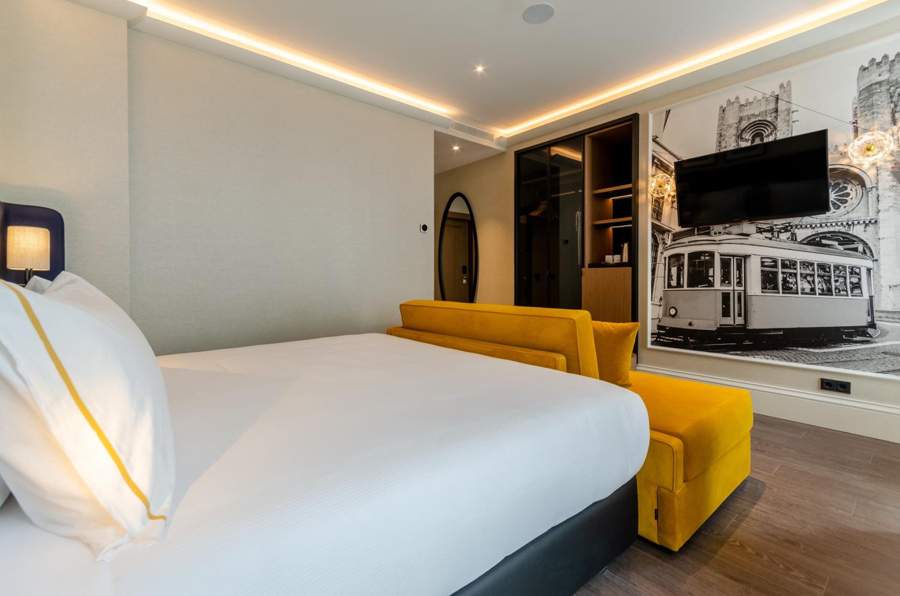 Deluxe Double Room - Photo 9