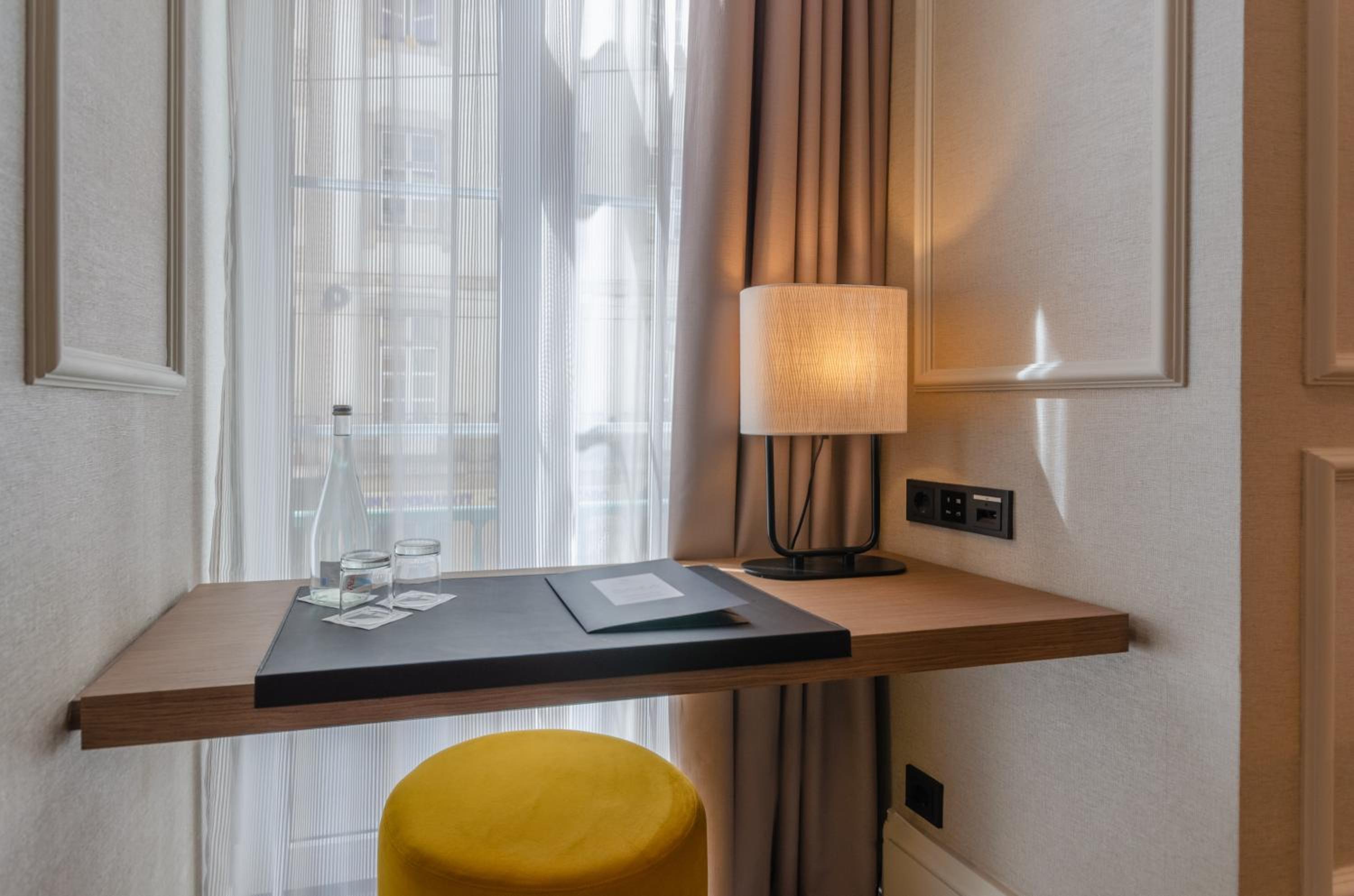Deluxe Double Room - Photo 15