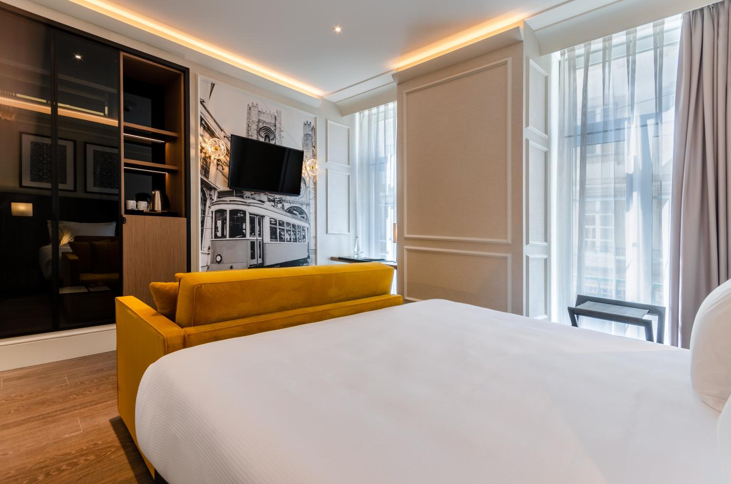 Deluxe Double Room - Photo 13