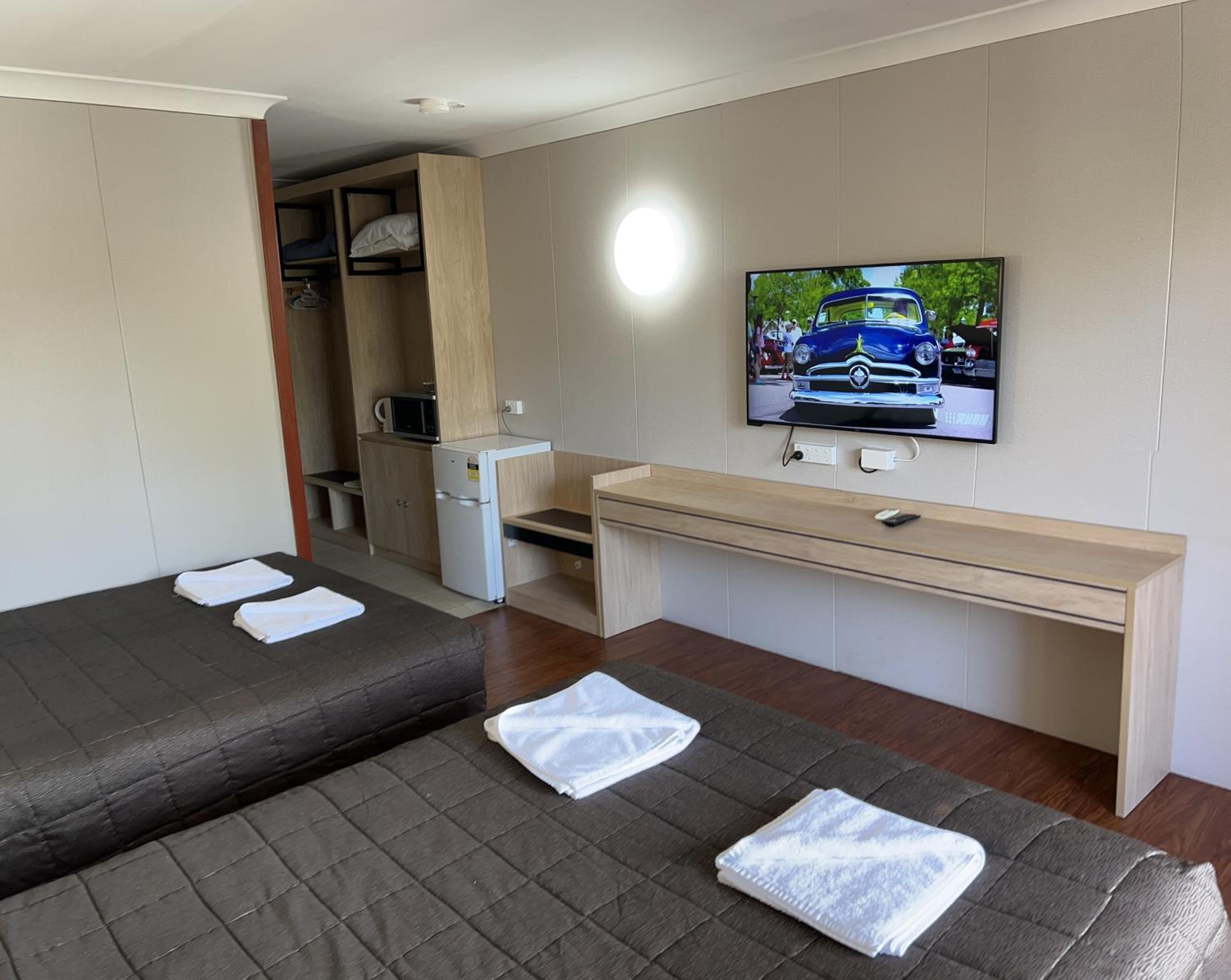 Queen Room with Two Queen Beds - Photo 2