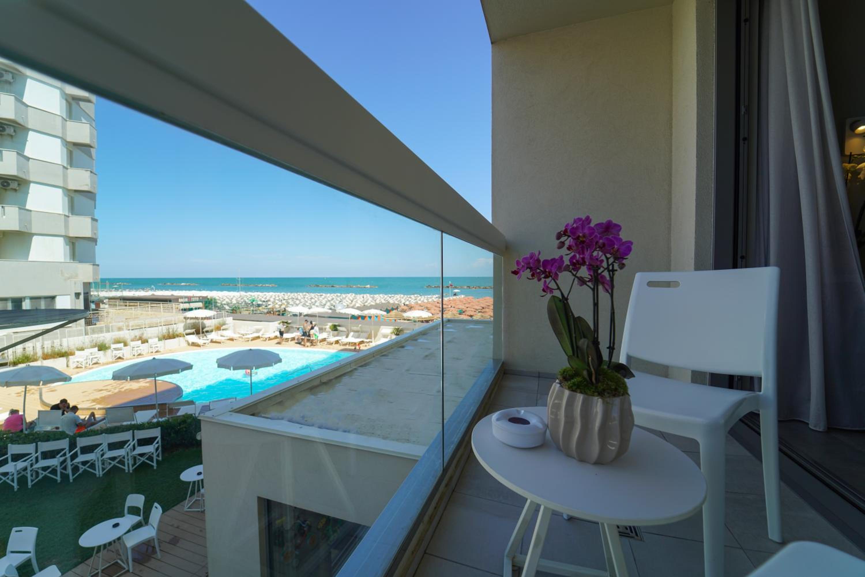 Quadruple Executive Room with Side Sea View (4 Adults)