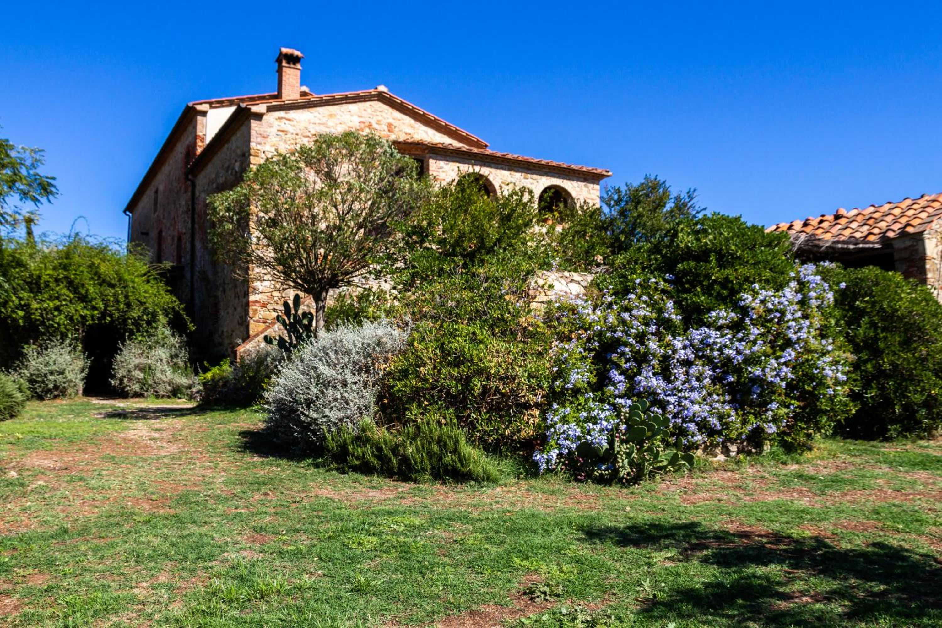 Two-Bedroom Deluxe Apartment with Garden View photo 2
