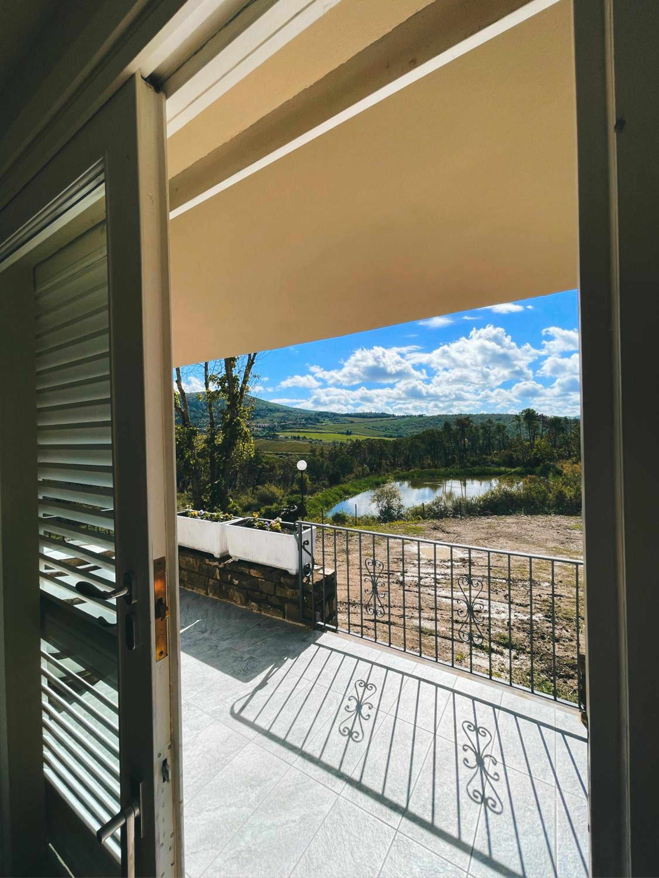 King Room with Lake View - Photo 15