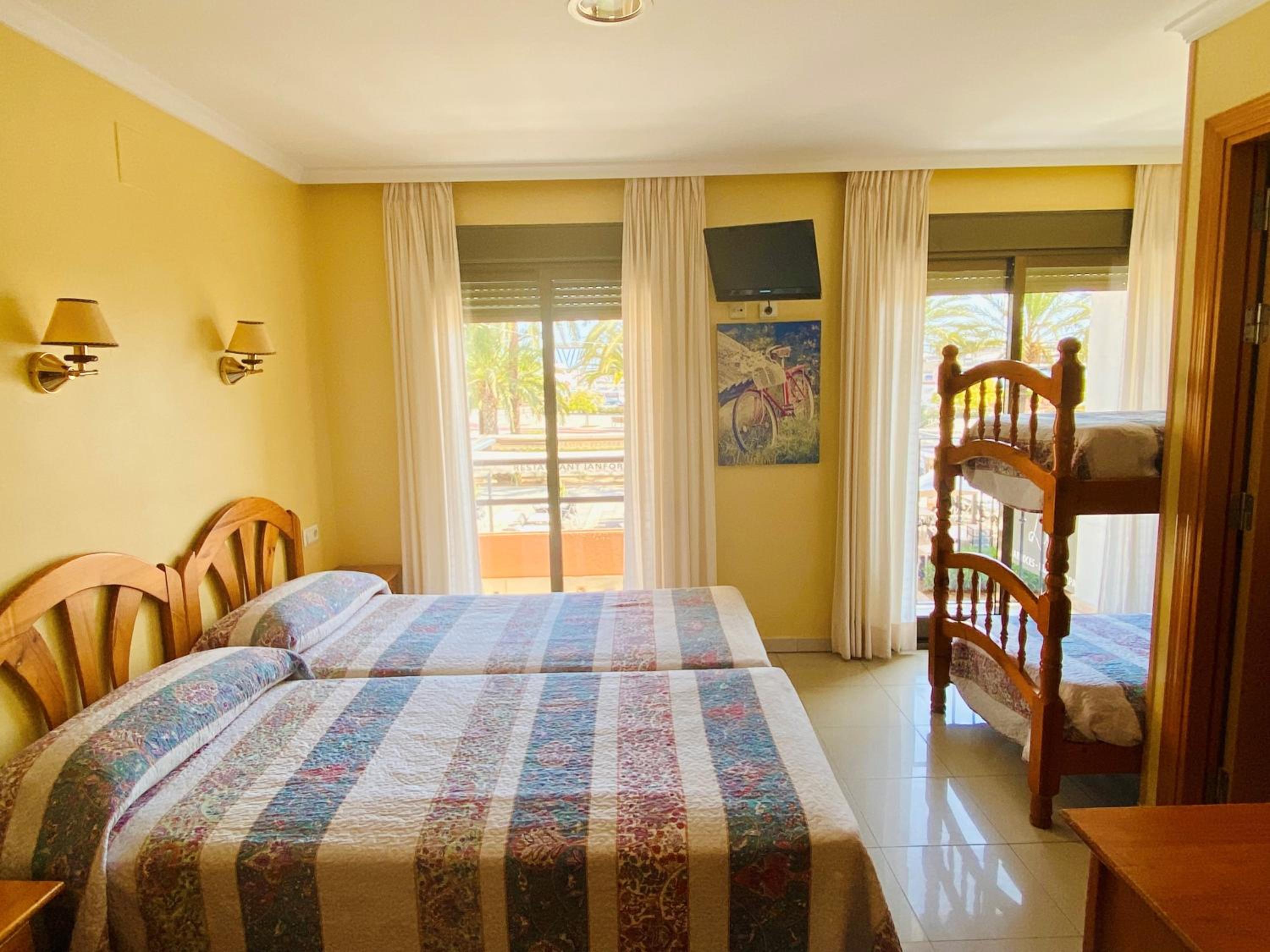 Habitación Cuádruple con Vista al Mar