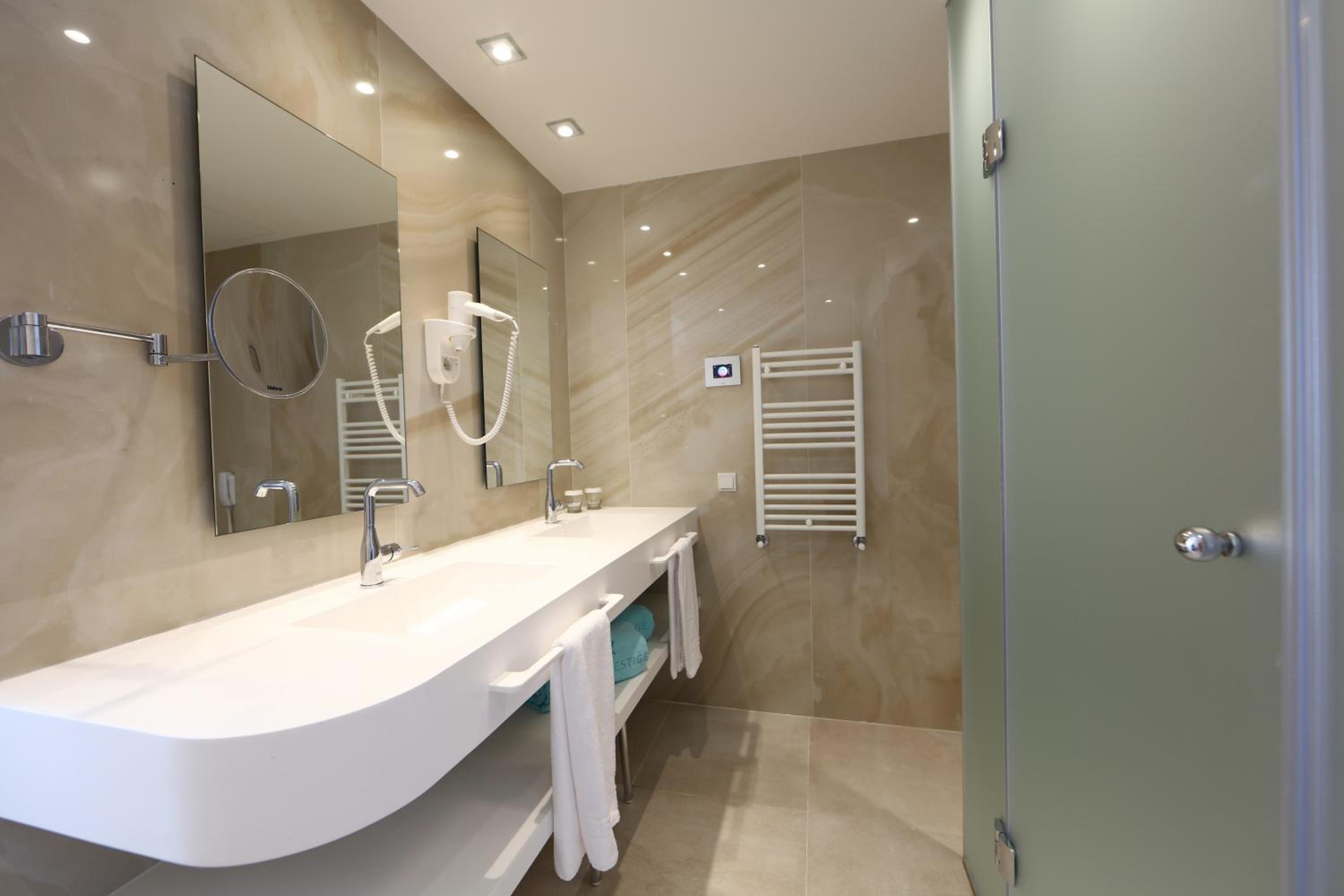 Star Prestige Double Room with Sea View thumbnail 5