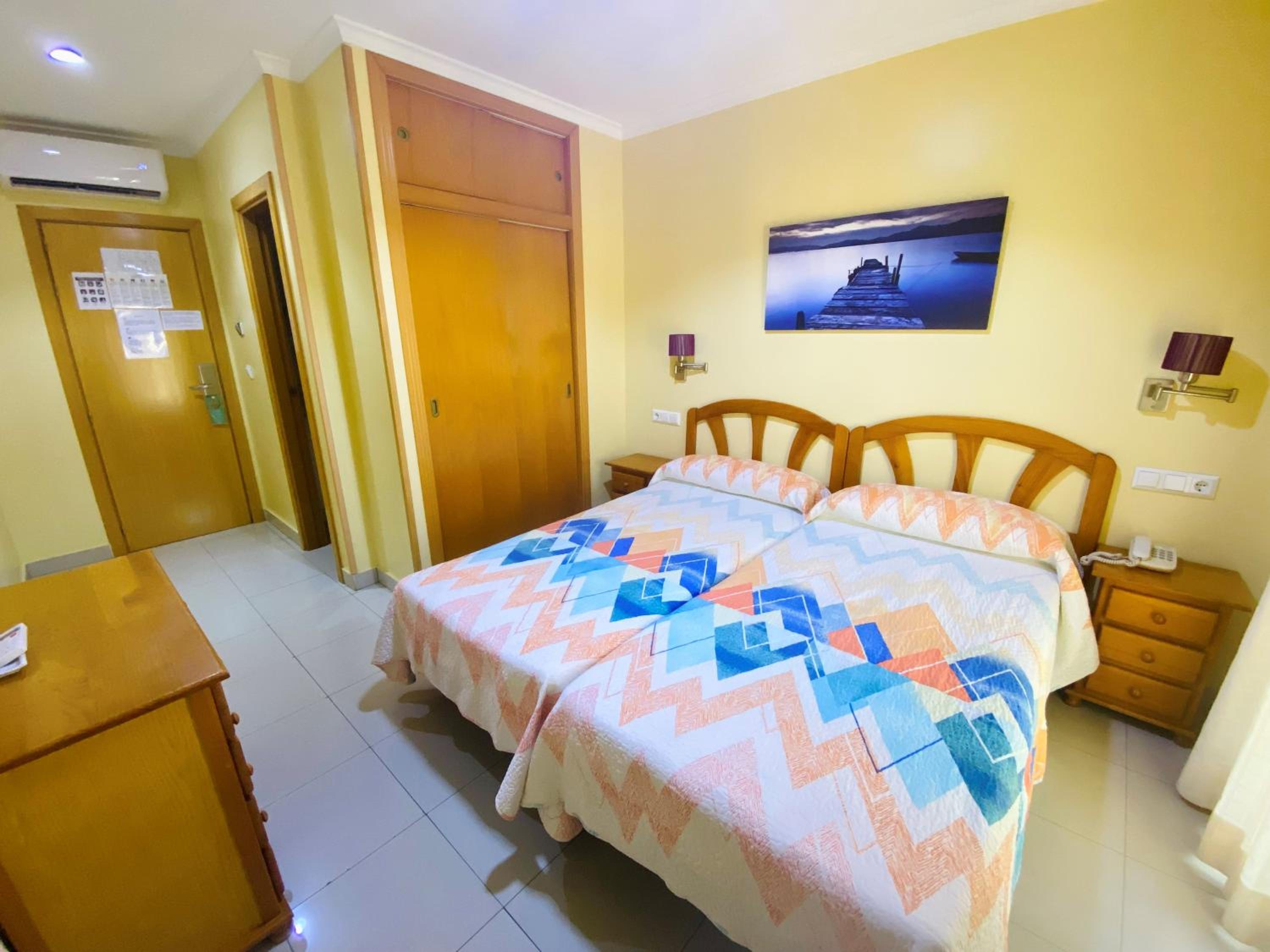 Double or Twin Room with Sea View photo 2