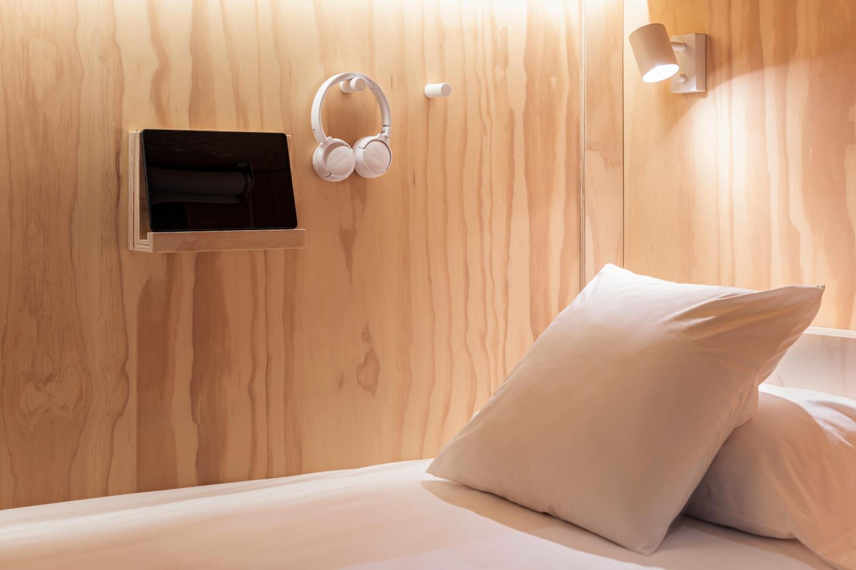 Single Bed in Mixed Dormitory Room photo 2