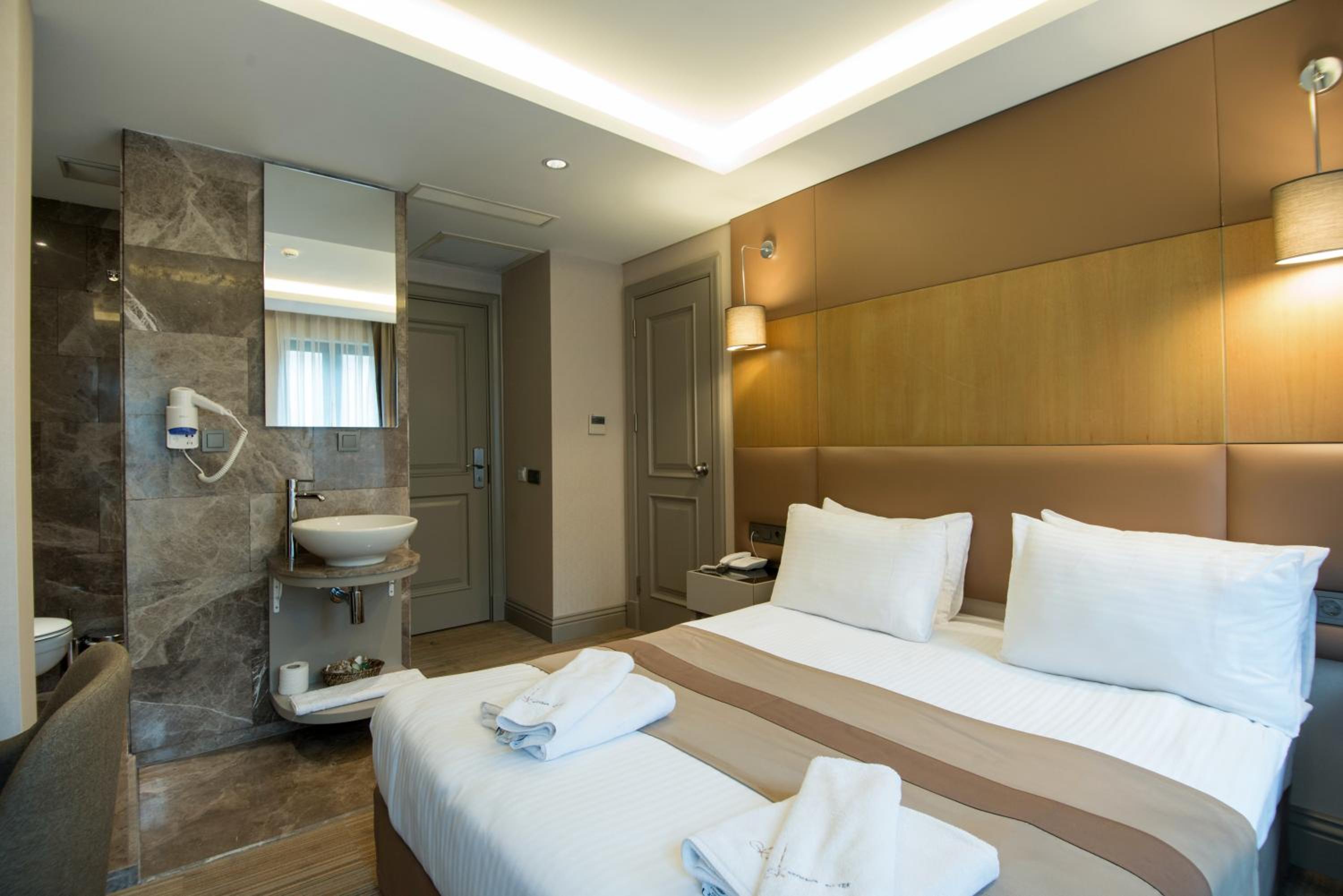 Three Connecting Family Room photo 3