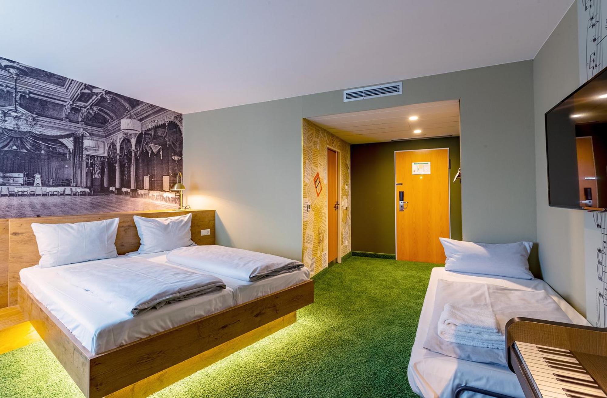 Double Room with Extra Bed - Photo 1