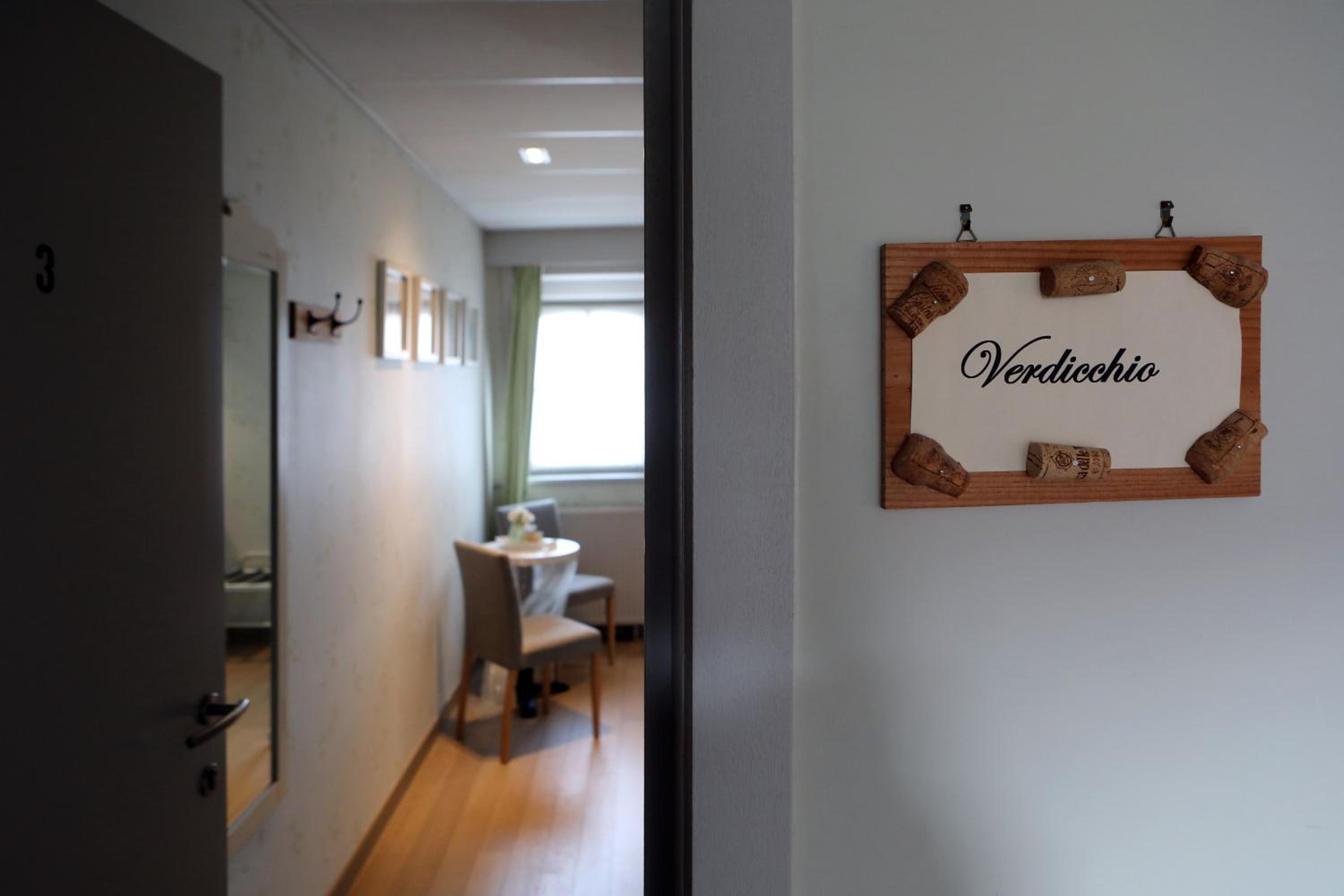 Double or Twin Room with Private Bathroom photo 3