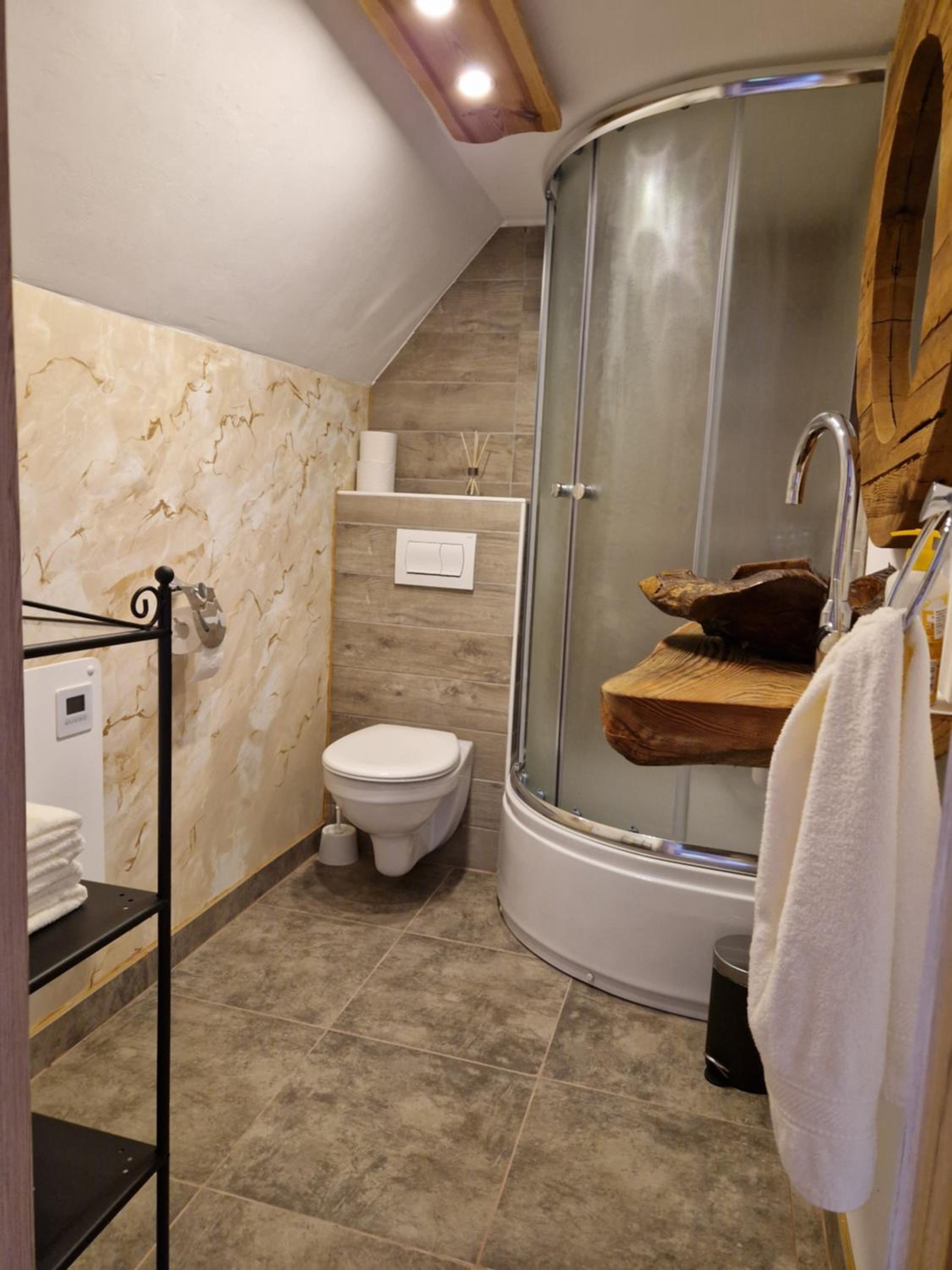 One-Bedroom Apartment - Photo 17