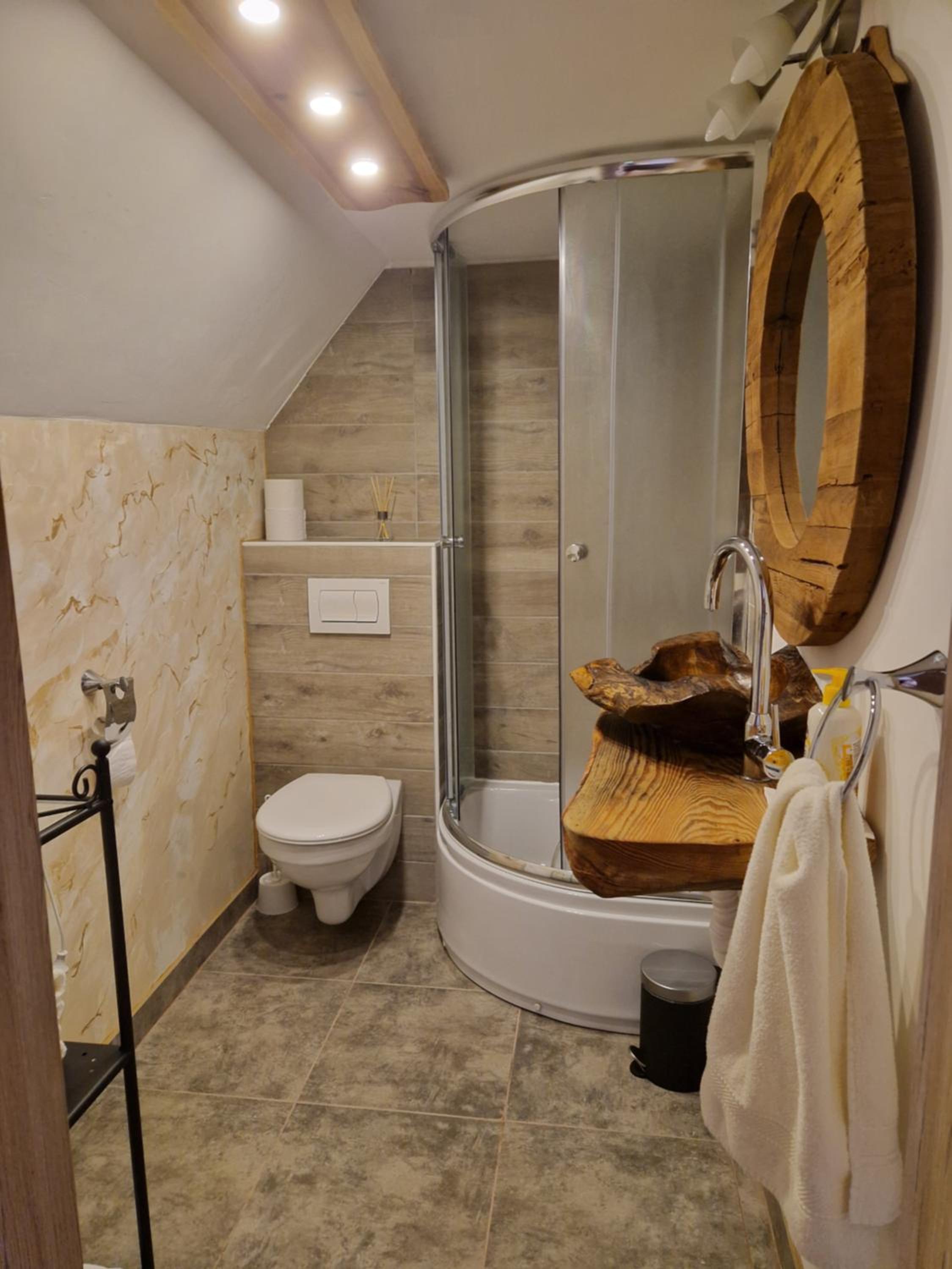 One-Bedroom Apartment - Photo 19