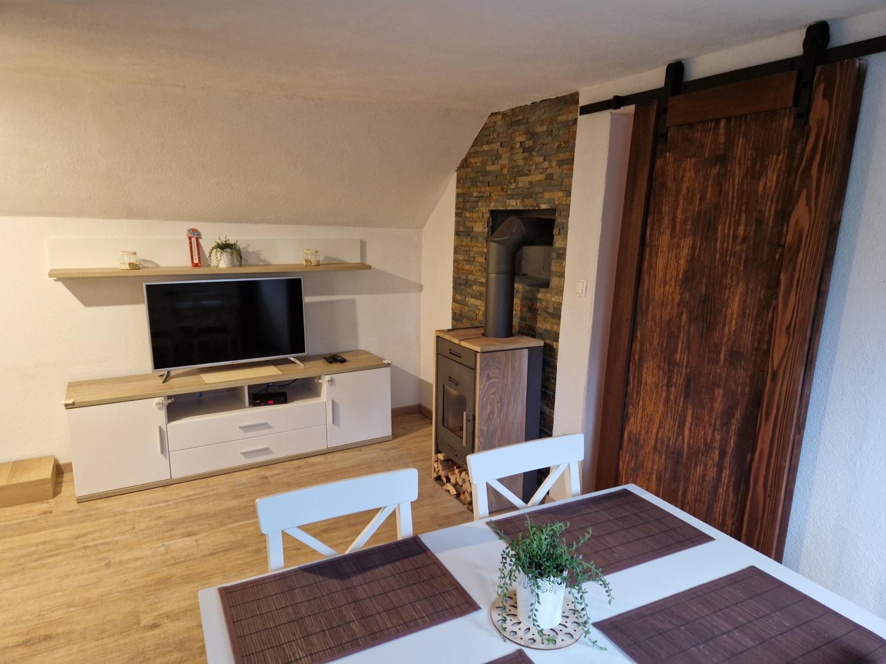 One-Bedroom Apartment - Photo 13