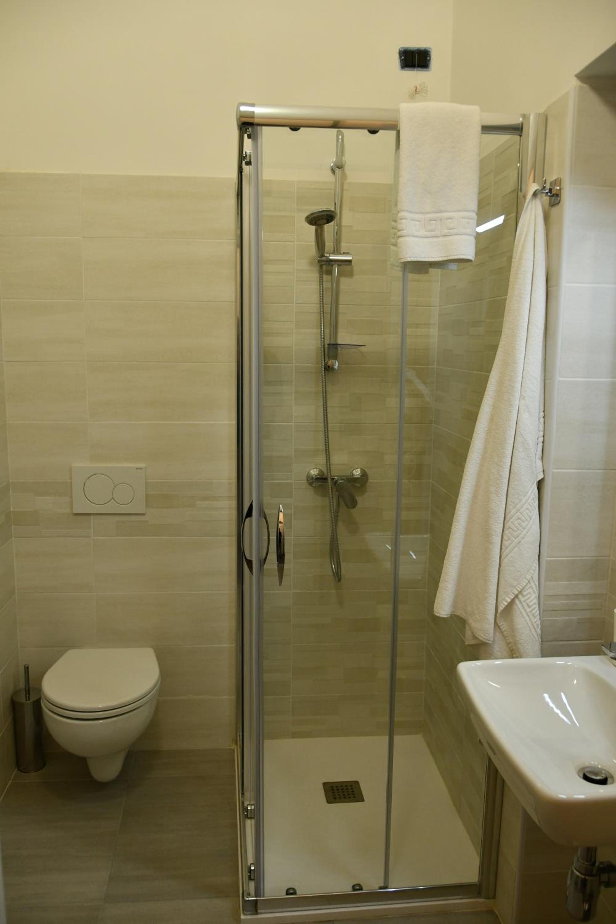 Double Room with Private Bathroom photo 2