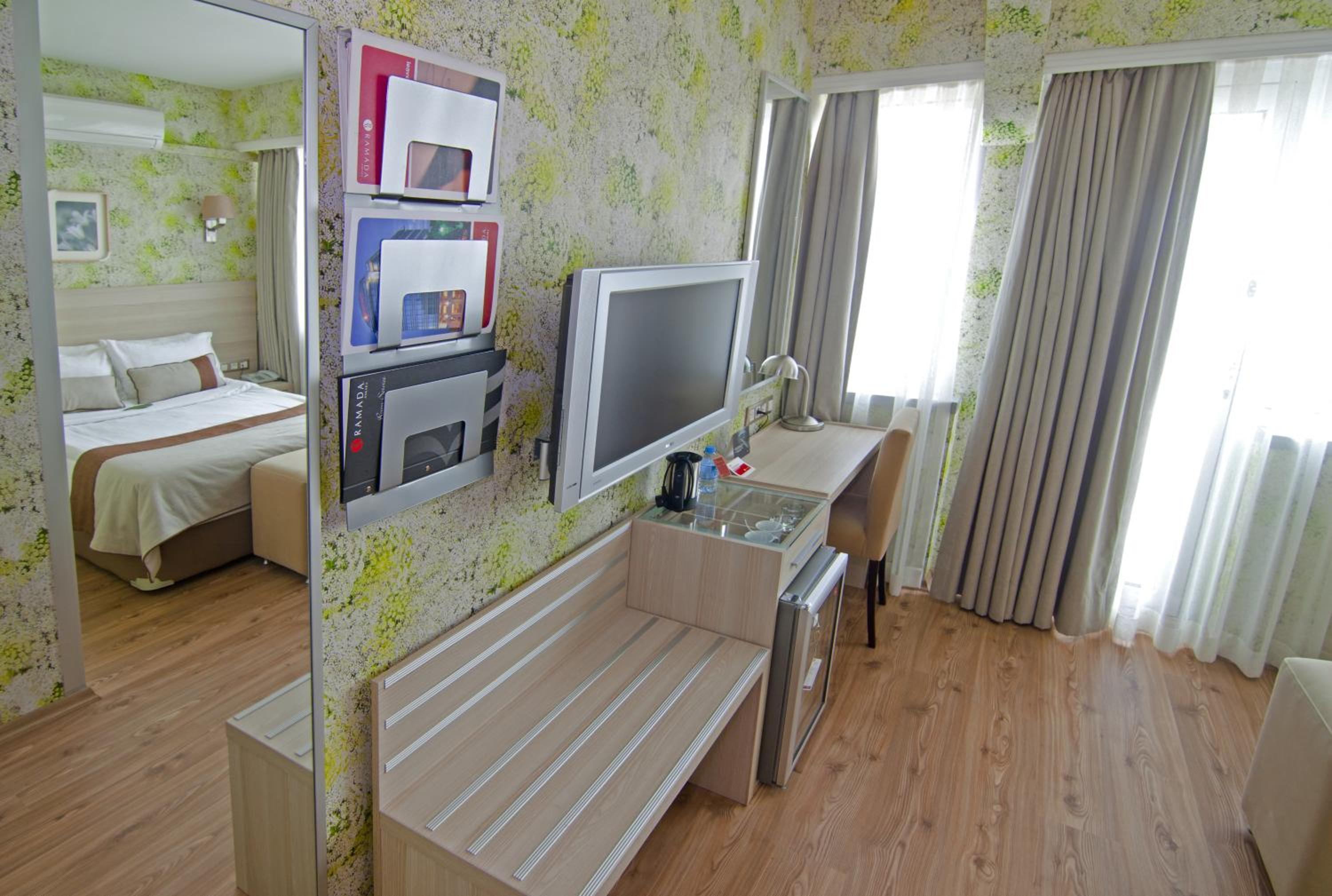 Executive King Room - Photo 2