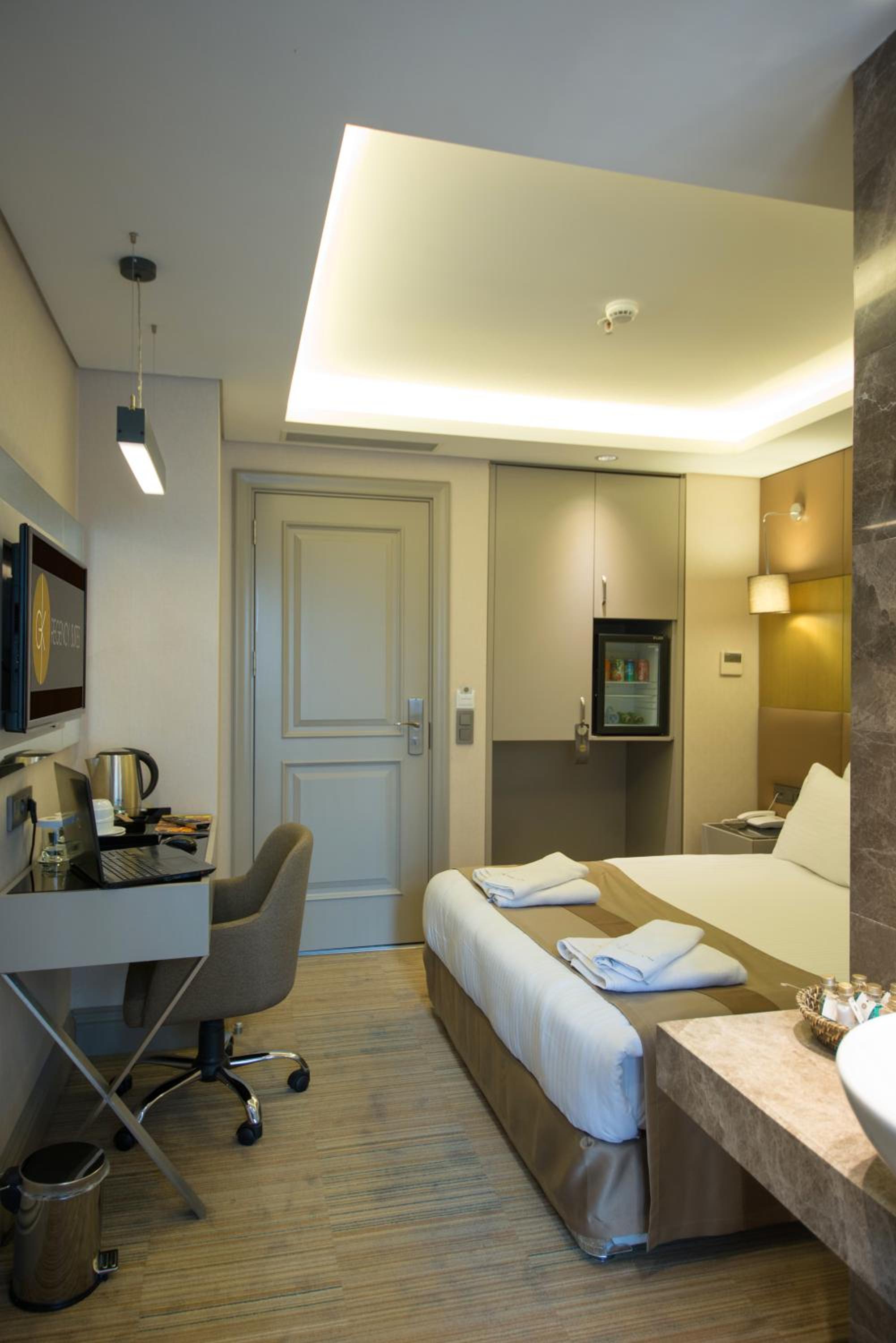 Standard Double Room photo 3