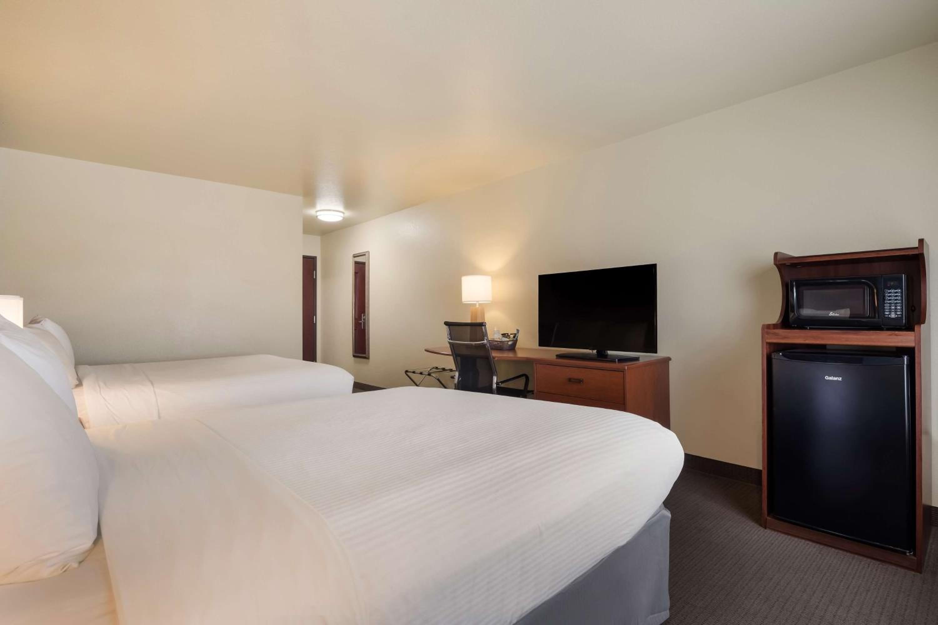 Queen Room with Two Queen Beds - Photo 1