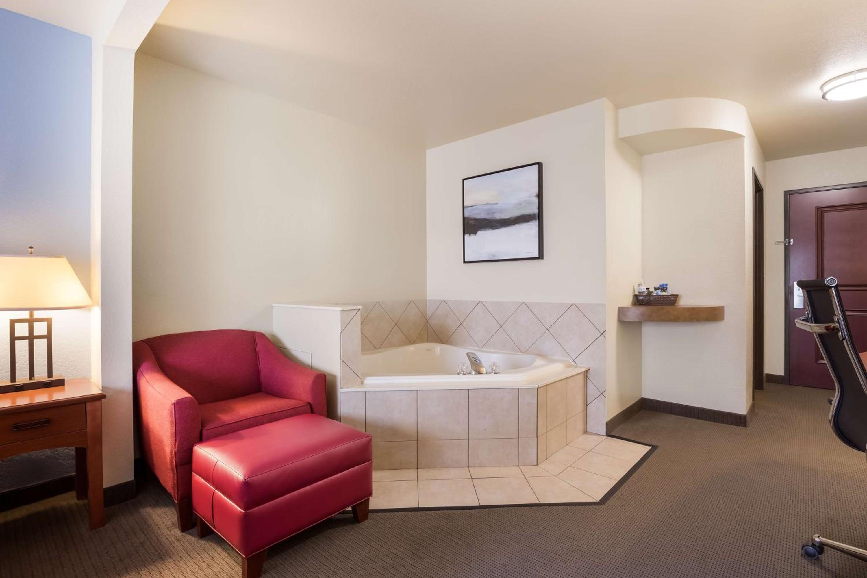 King Room with Whirlpool photo 2
