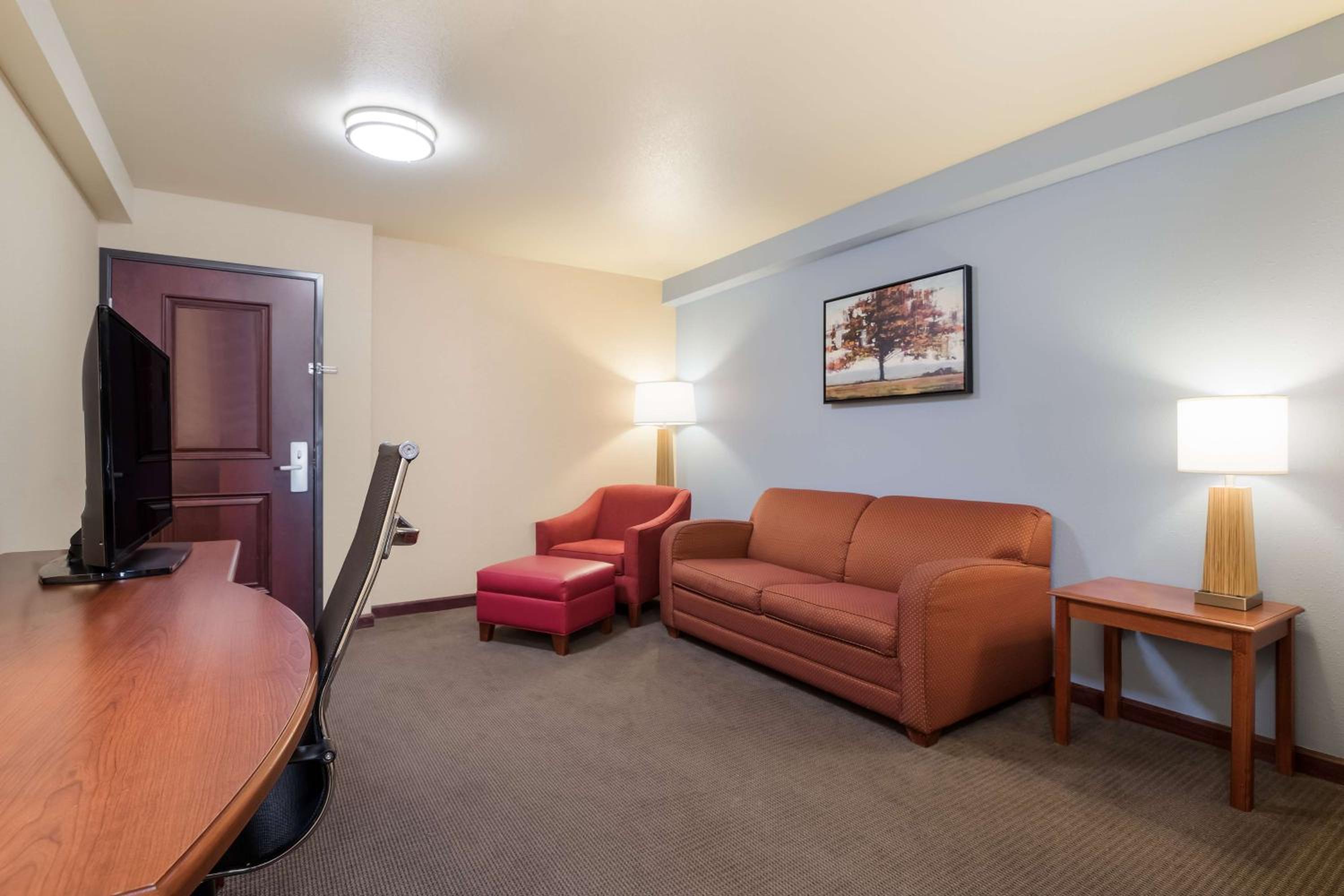 King Suite with Seating Area - Non-Smoking - Photo 2