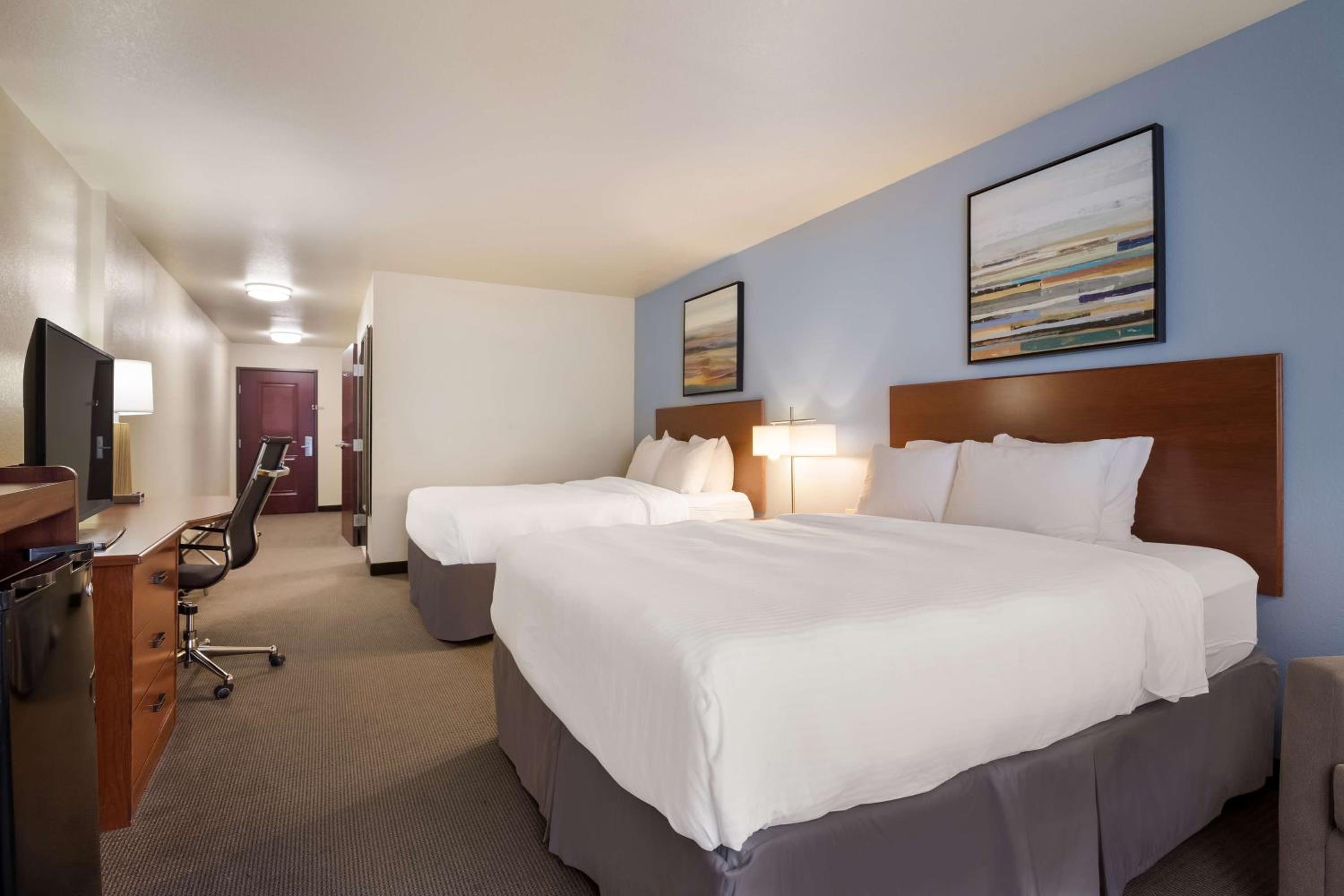 Queen Room with Two Queen Beds - Disability Access - Photo 1