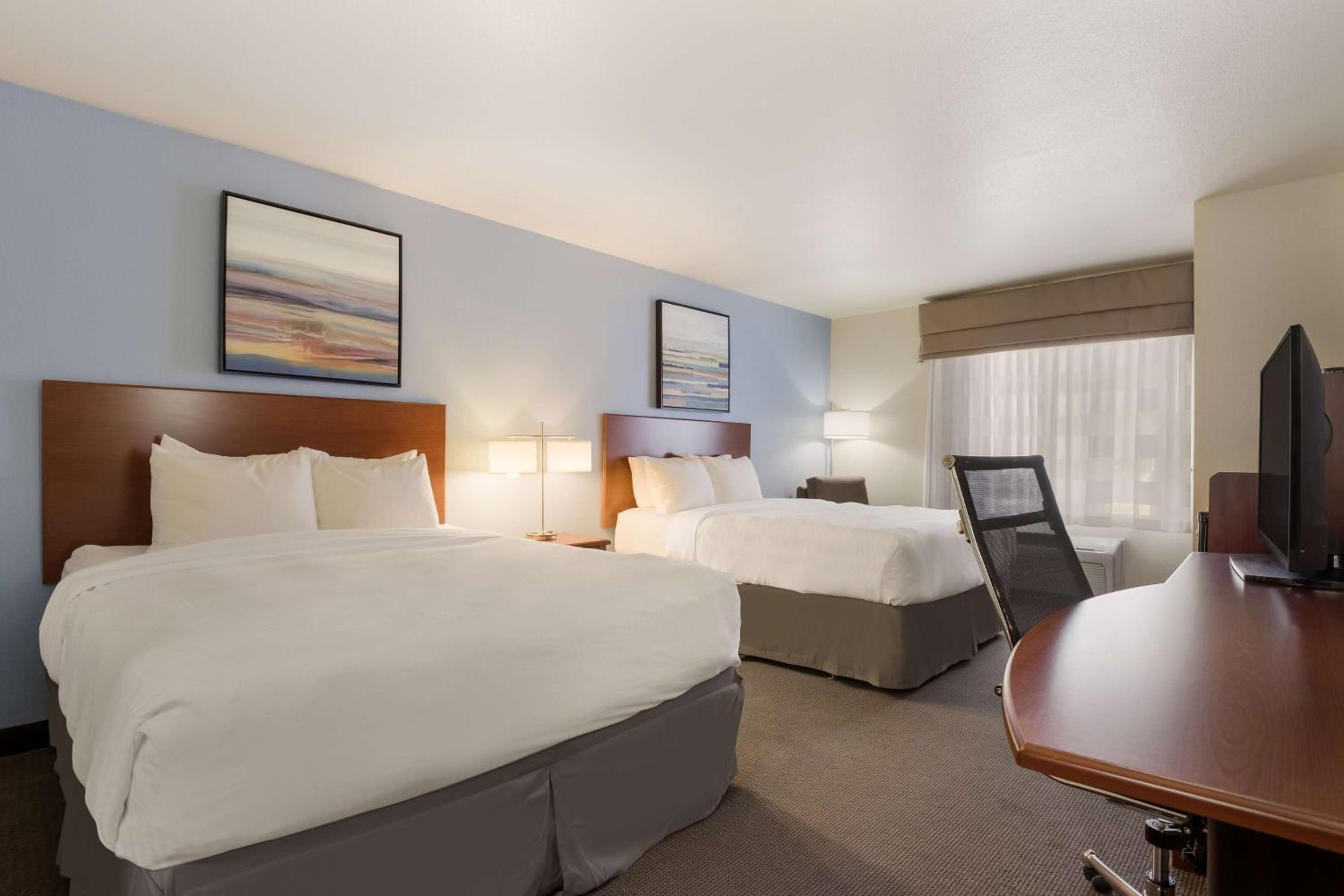 Queen Room with Two Queen Beds - Disability Access - Photo 4