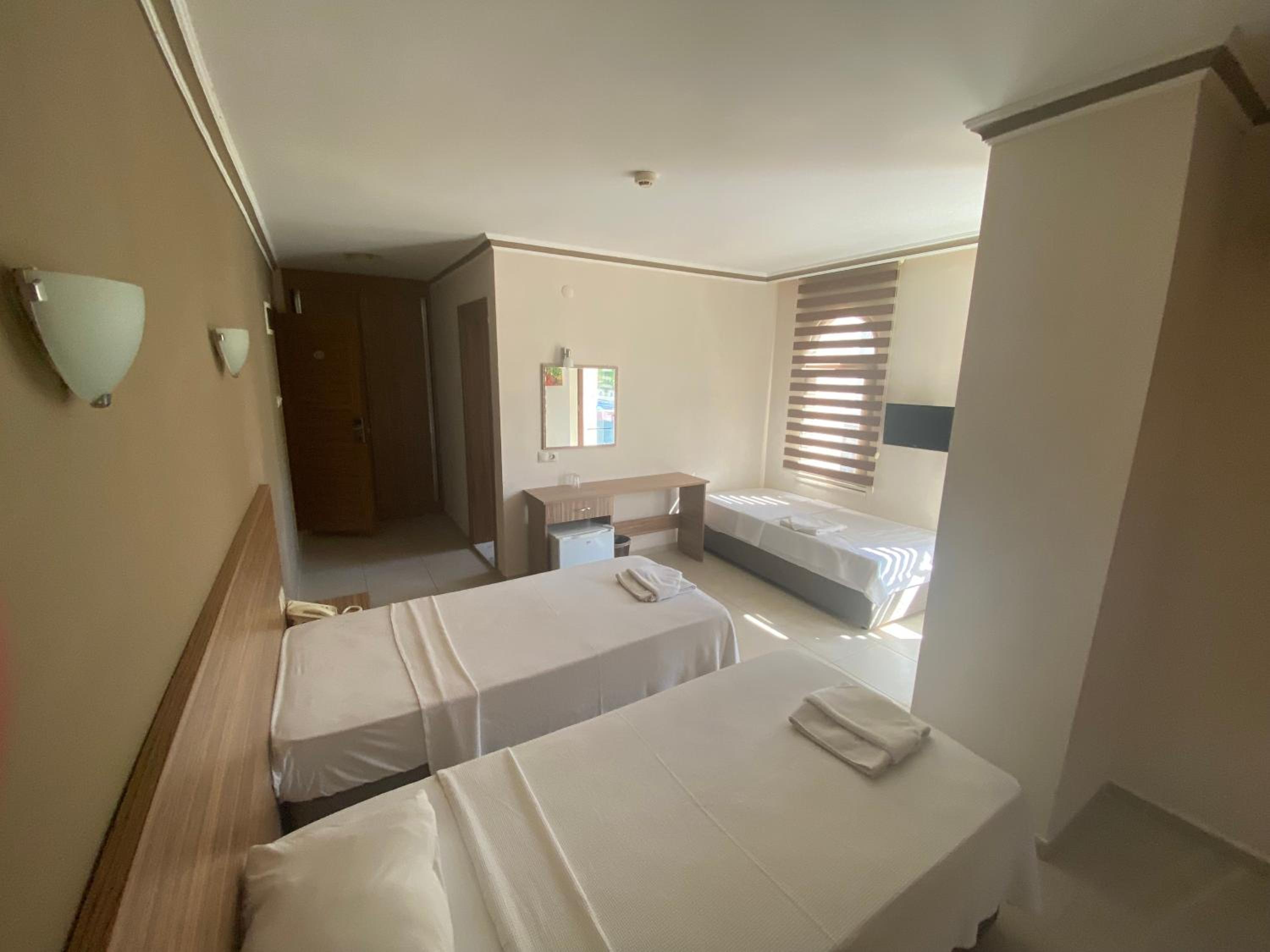Deluxe Triple Room - Photo 2
