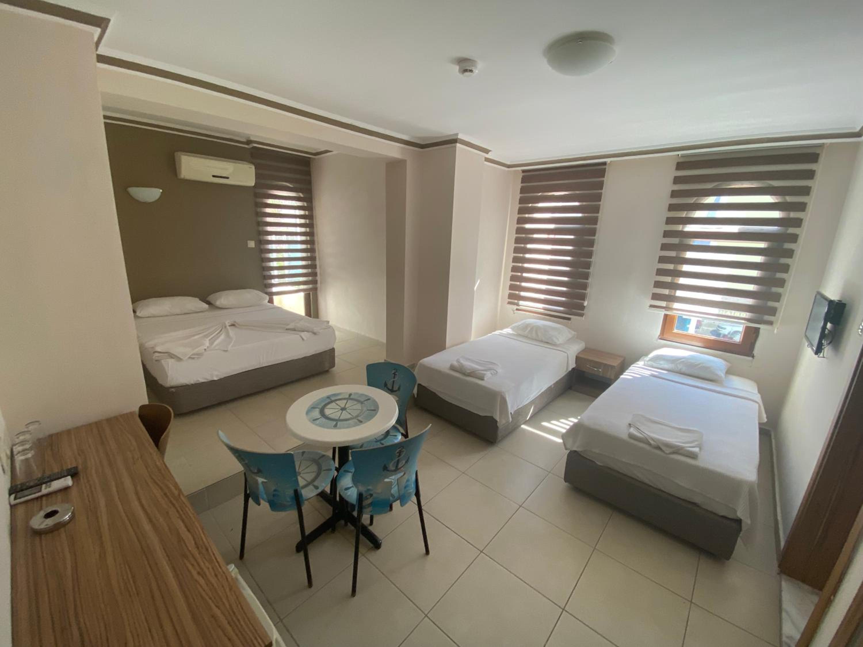 Deluxe Quadruple Room - Photo 3
