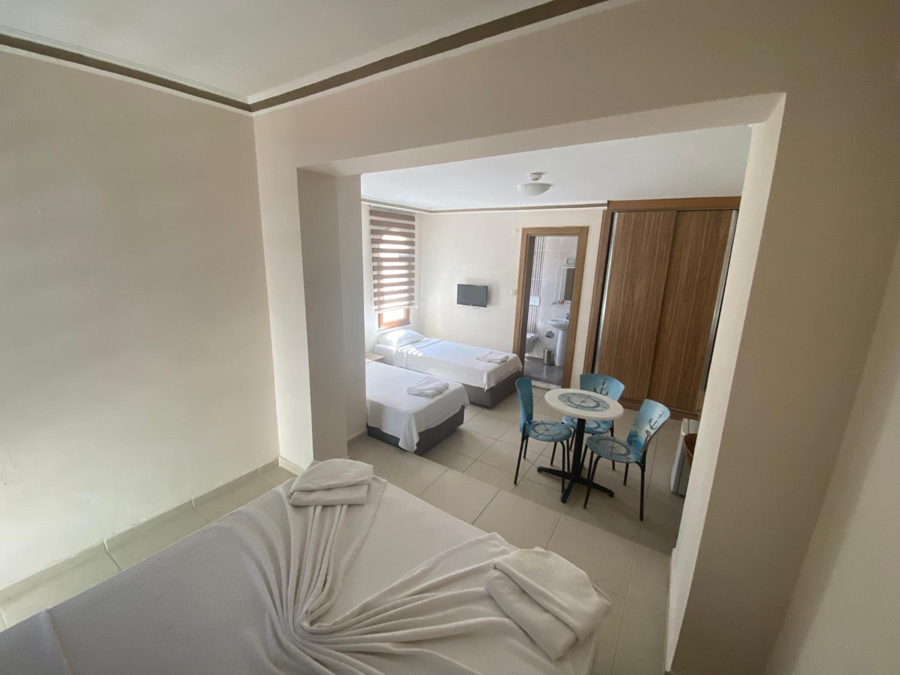 Deluxe Quadruple Room - Photo 1