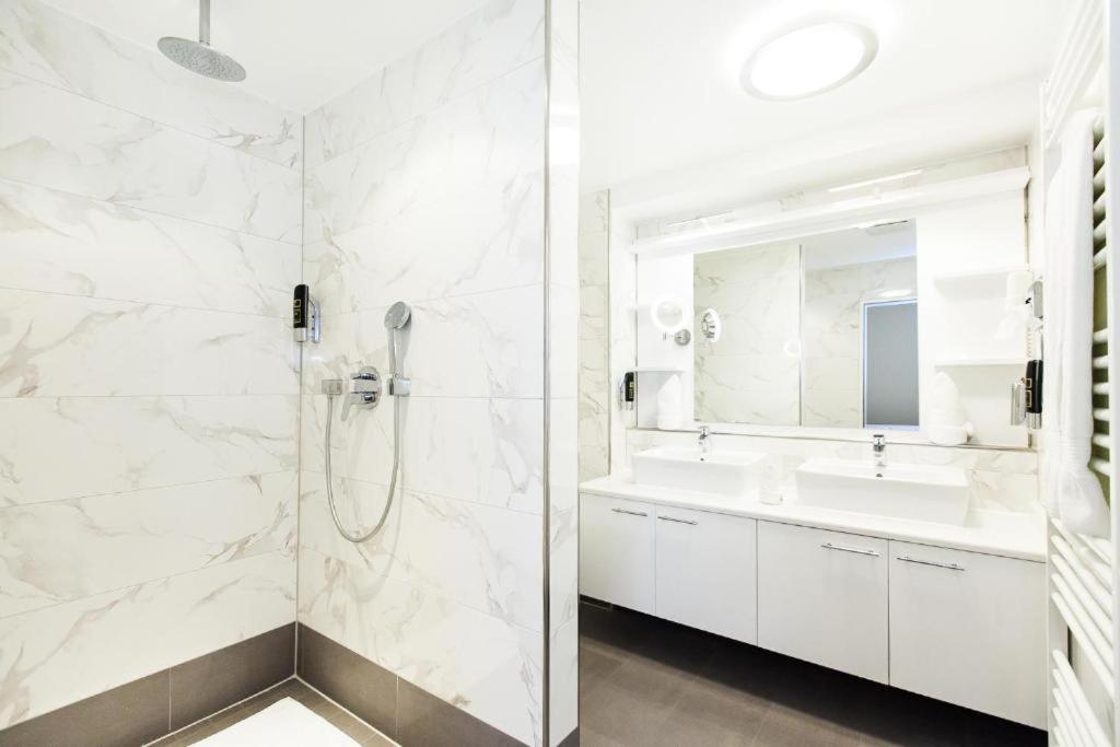 Double Room with Private Bathroom photo 3